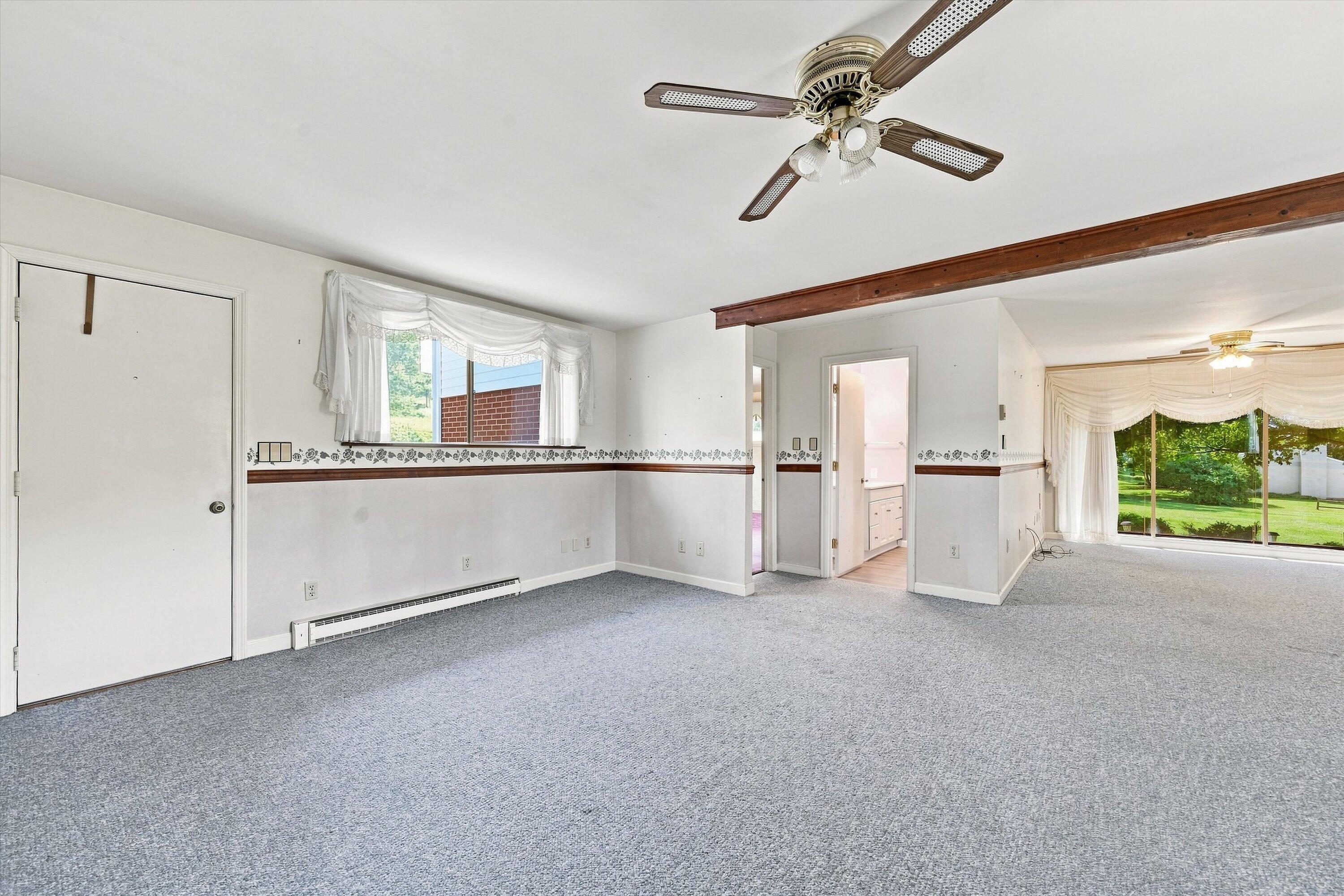 318 Rogers LN
