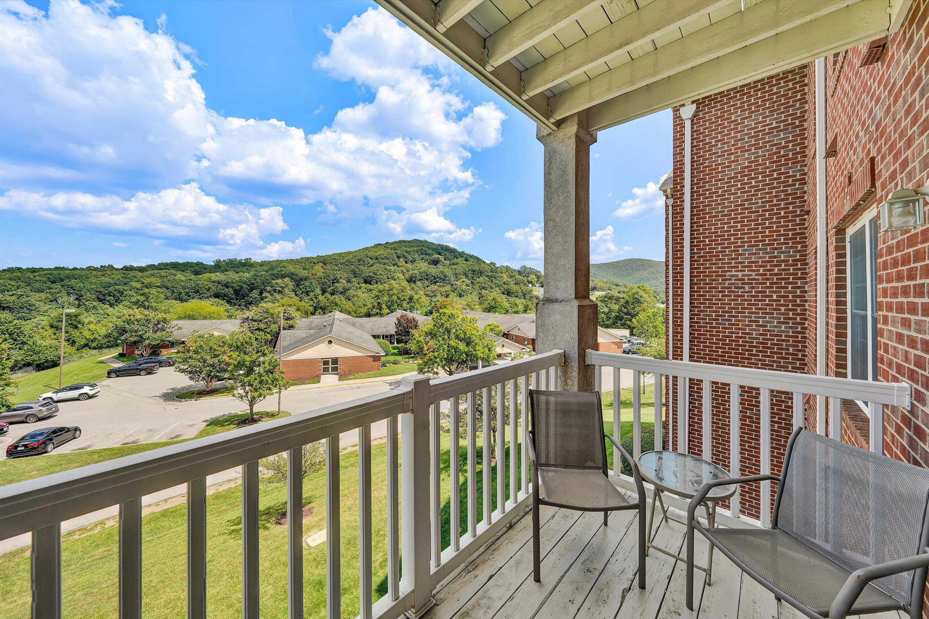 4444 Pheasant Ridge RD APT 305