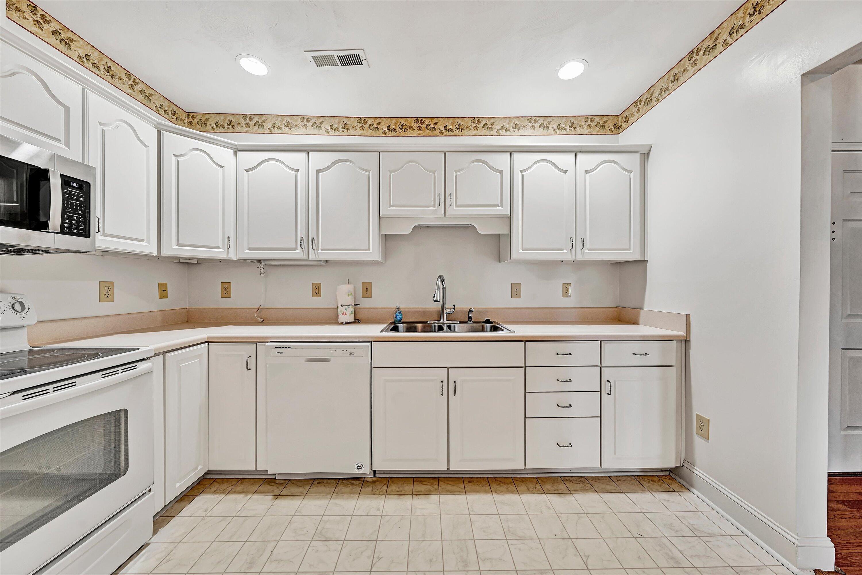 4444 Pheasant Ridge RD APT 305
