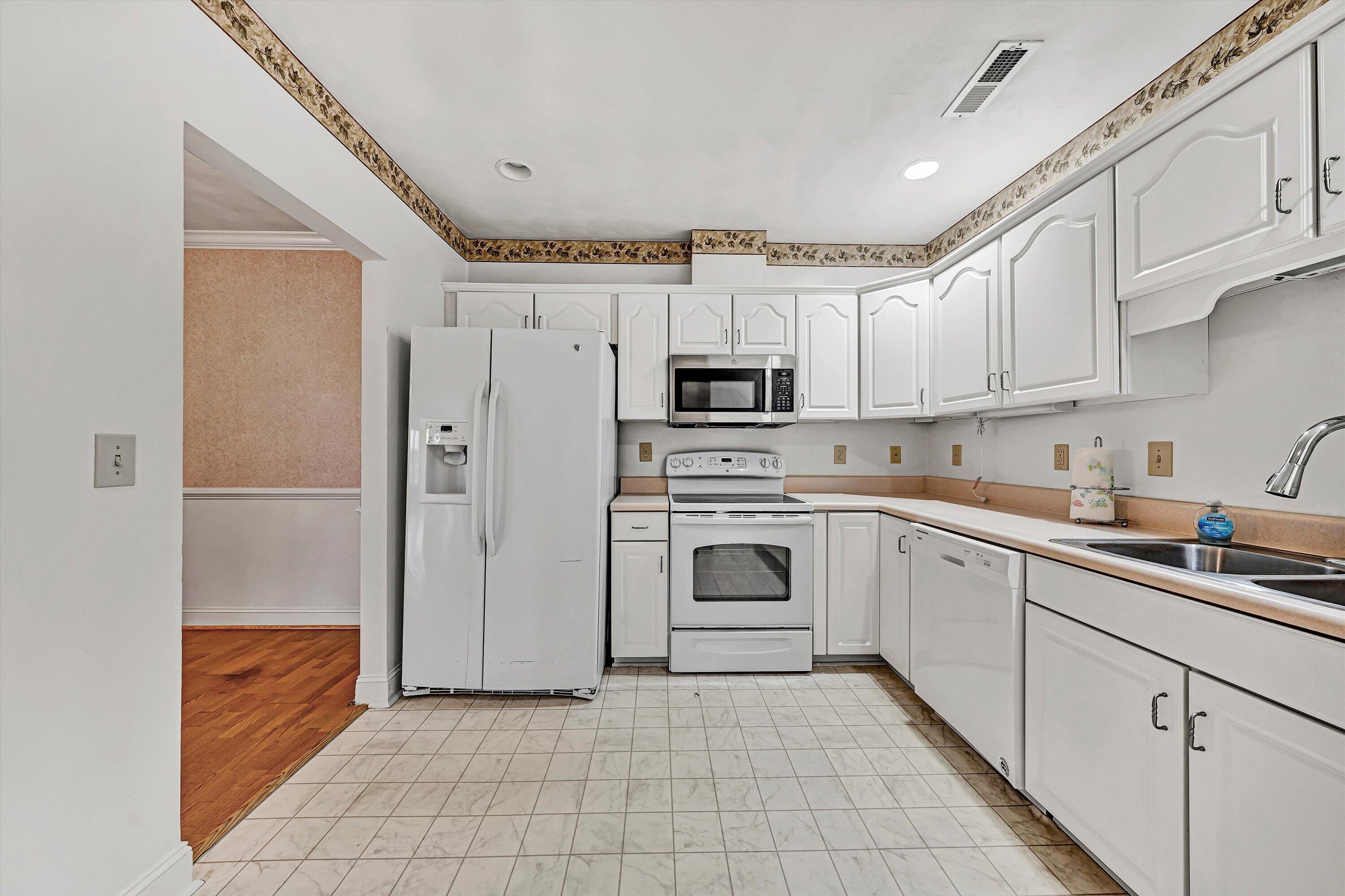 4444 Pheasant Ridge RD APT 305