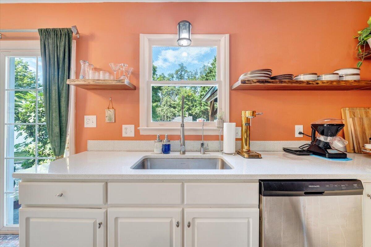 1313 Trevino DR NE