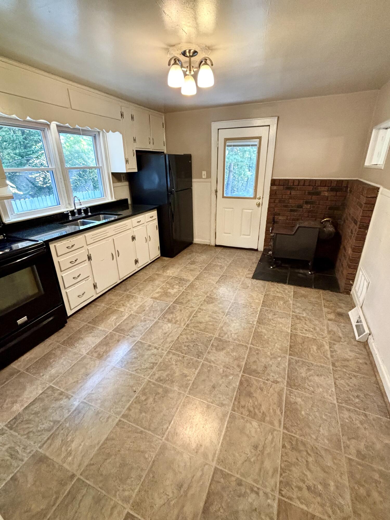 744 N Mill RD