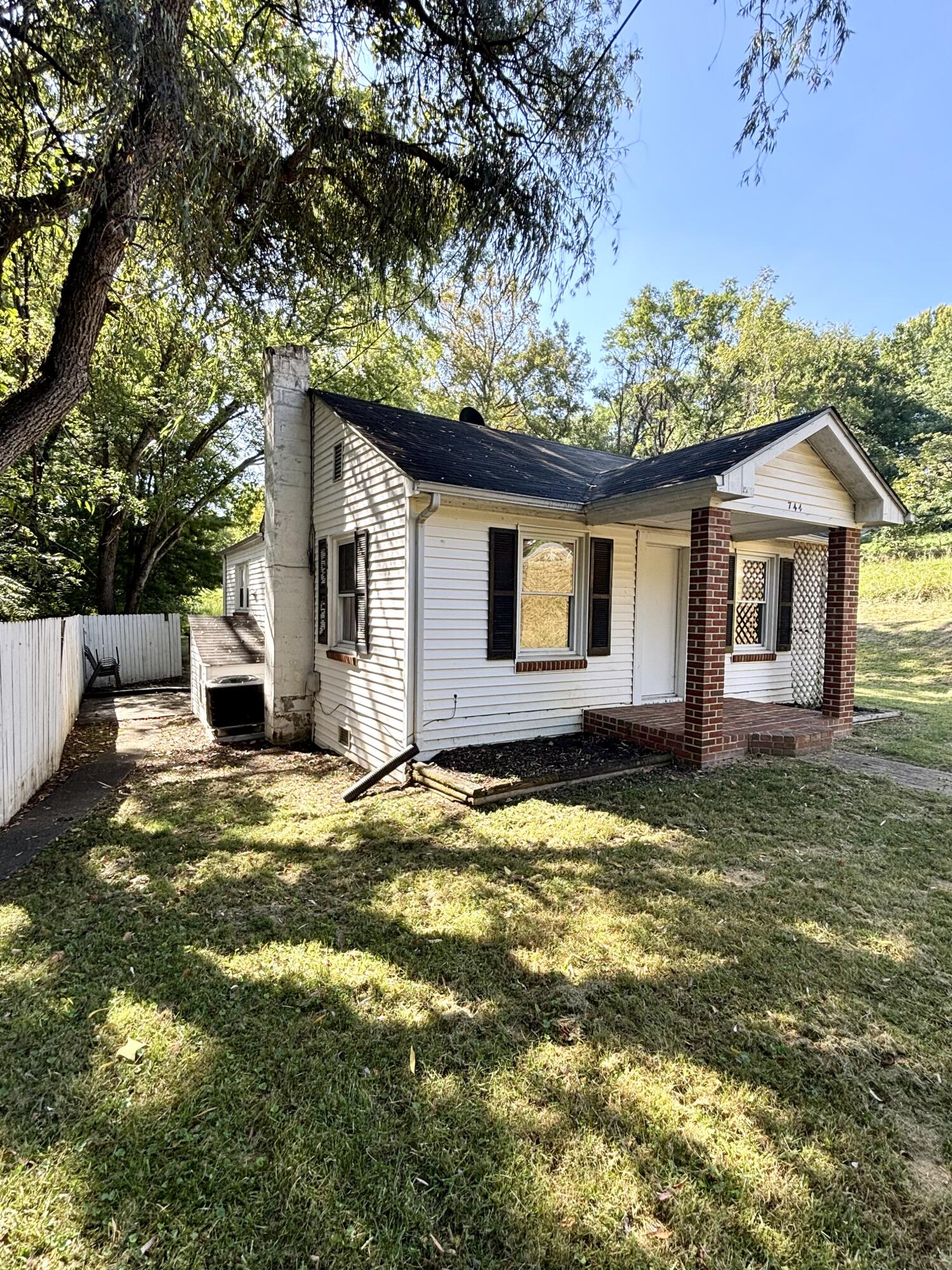 744 N Mill RD