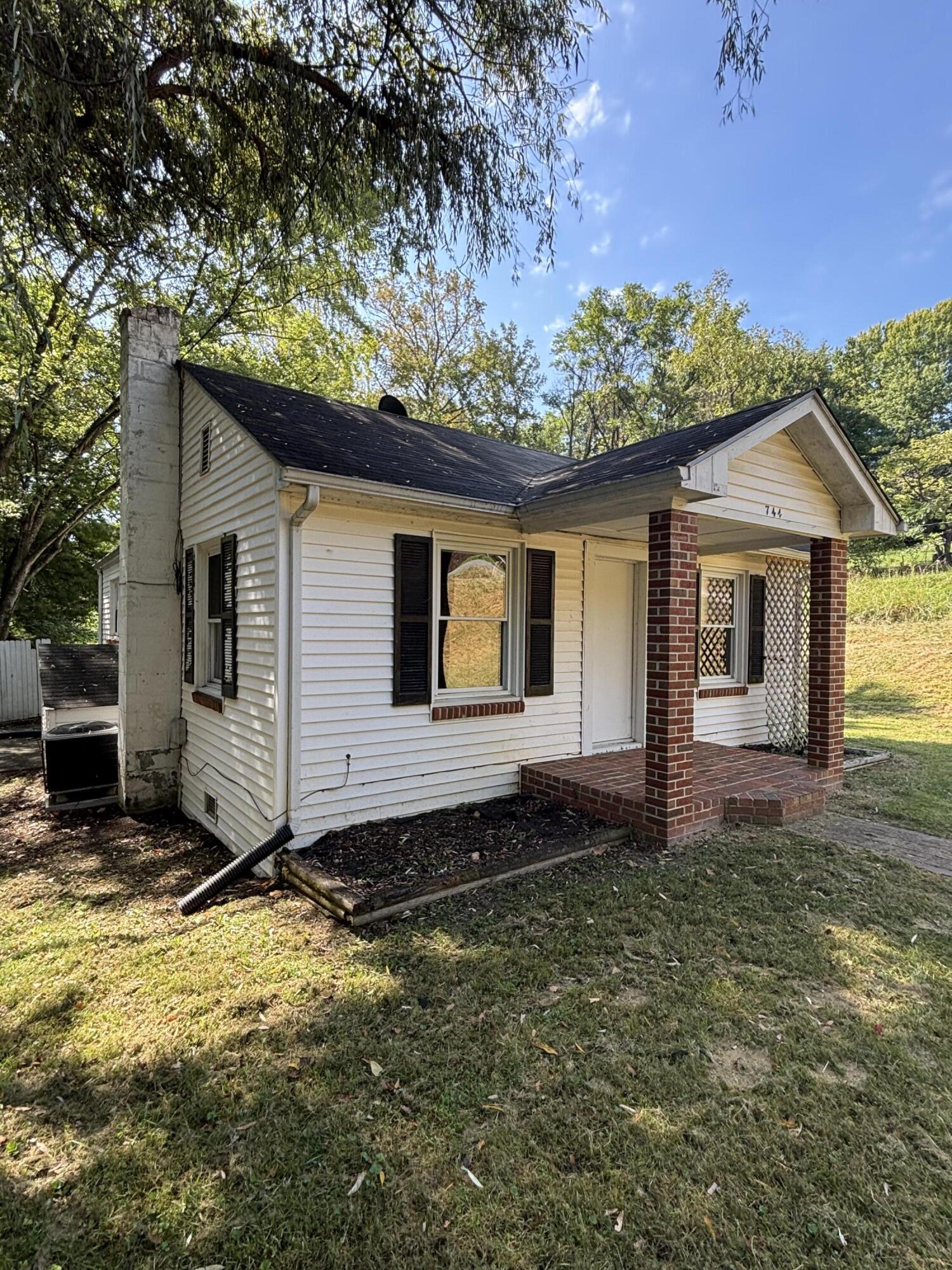 744 N Mill RD