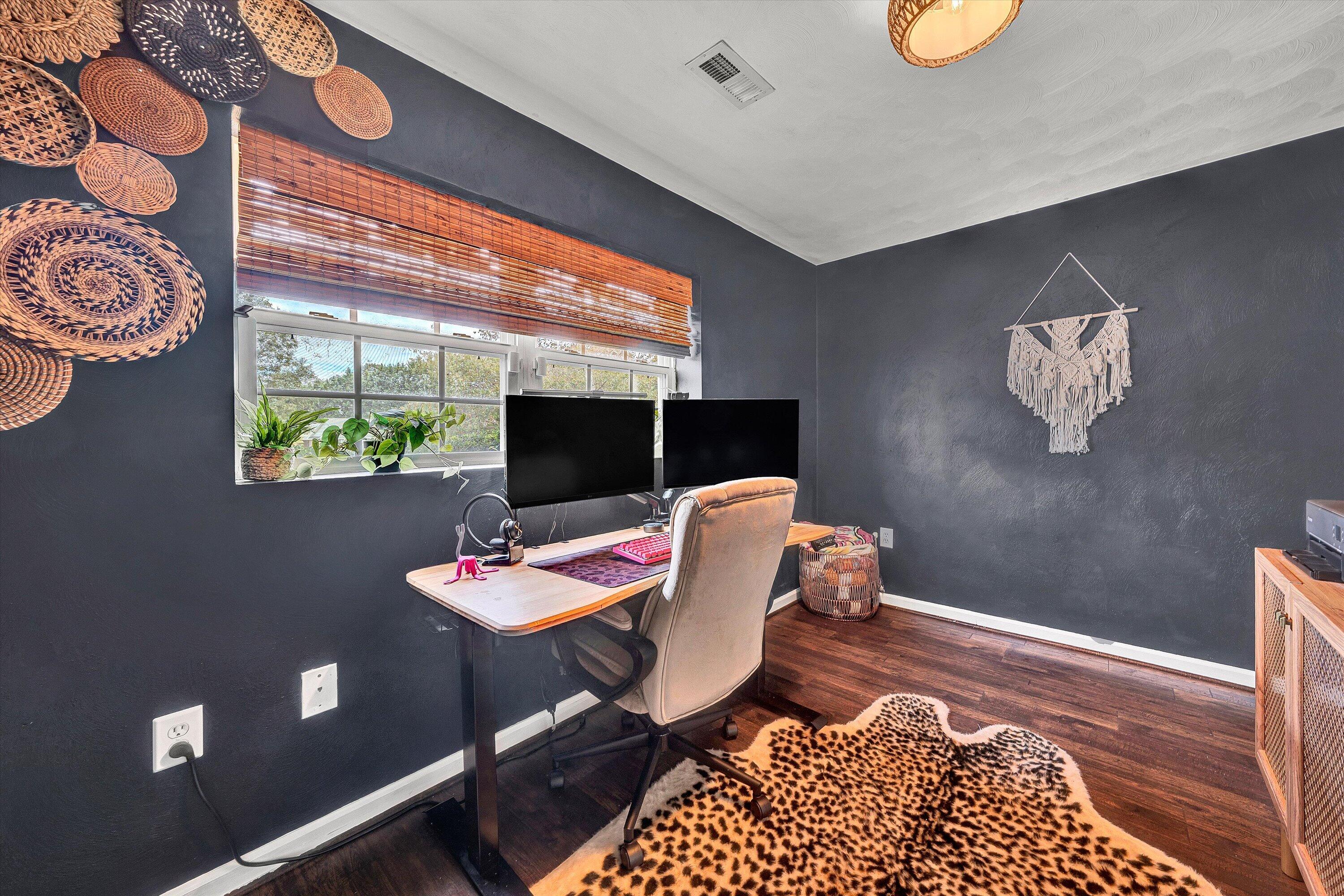 4541 Lomond CIR