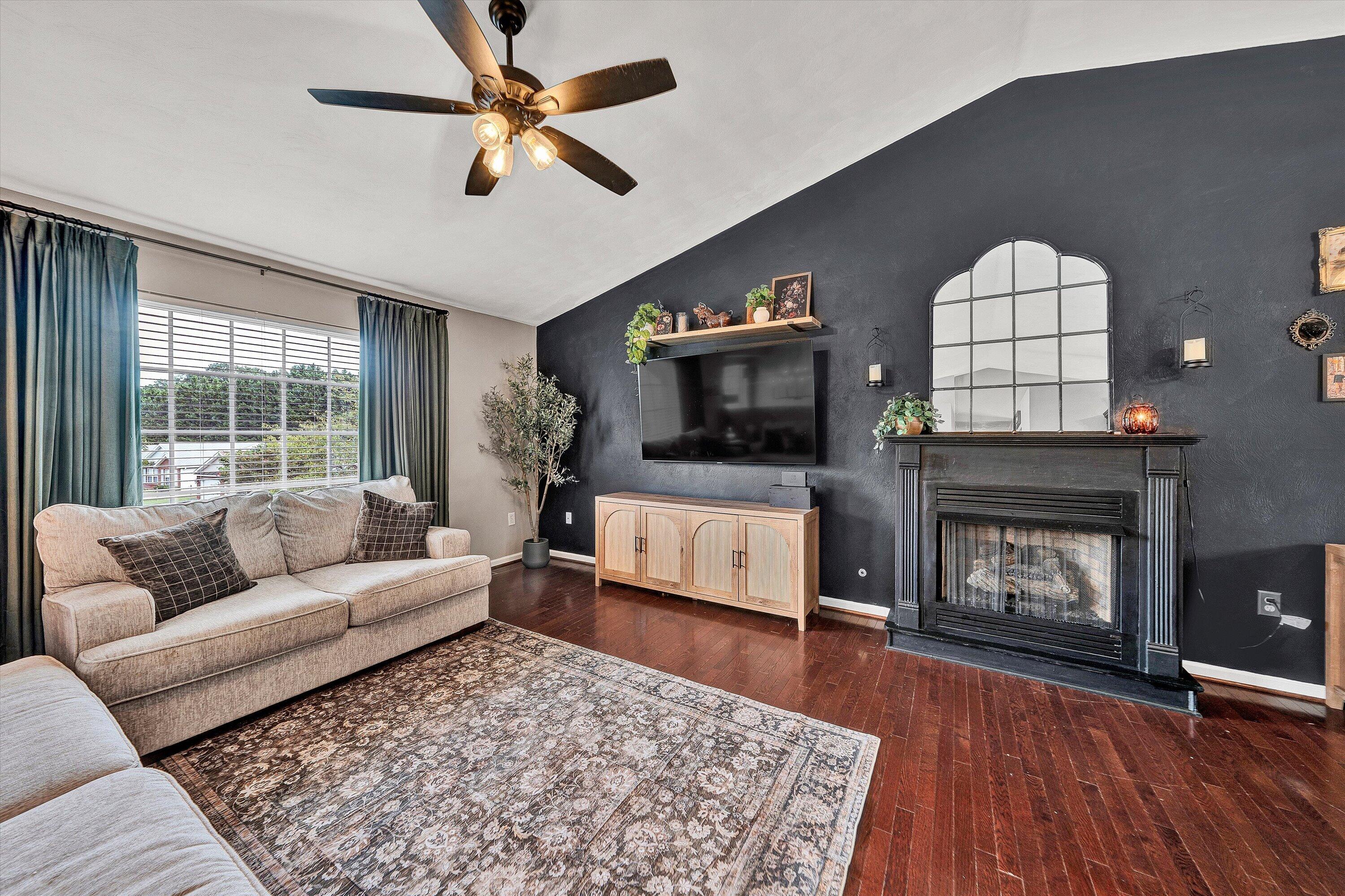 4541 Lomond CIR