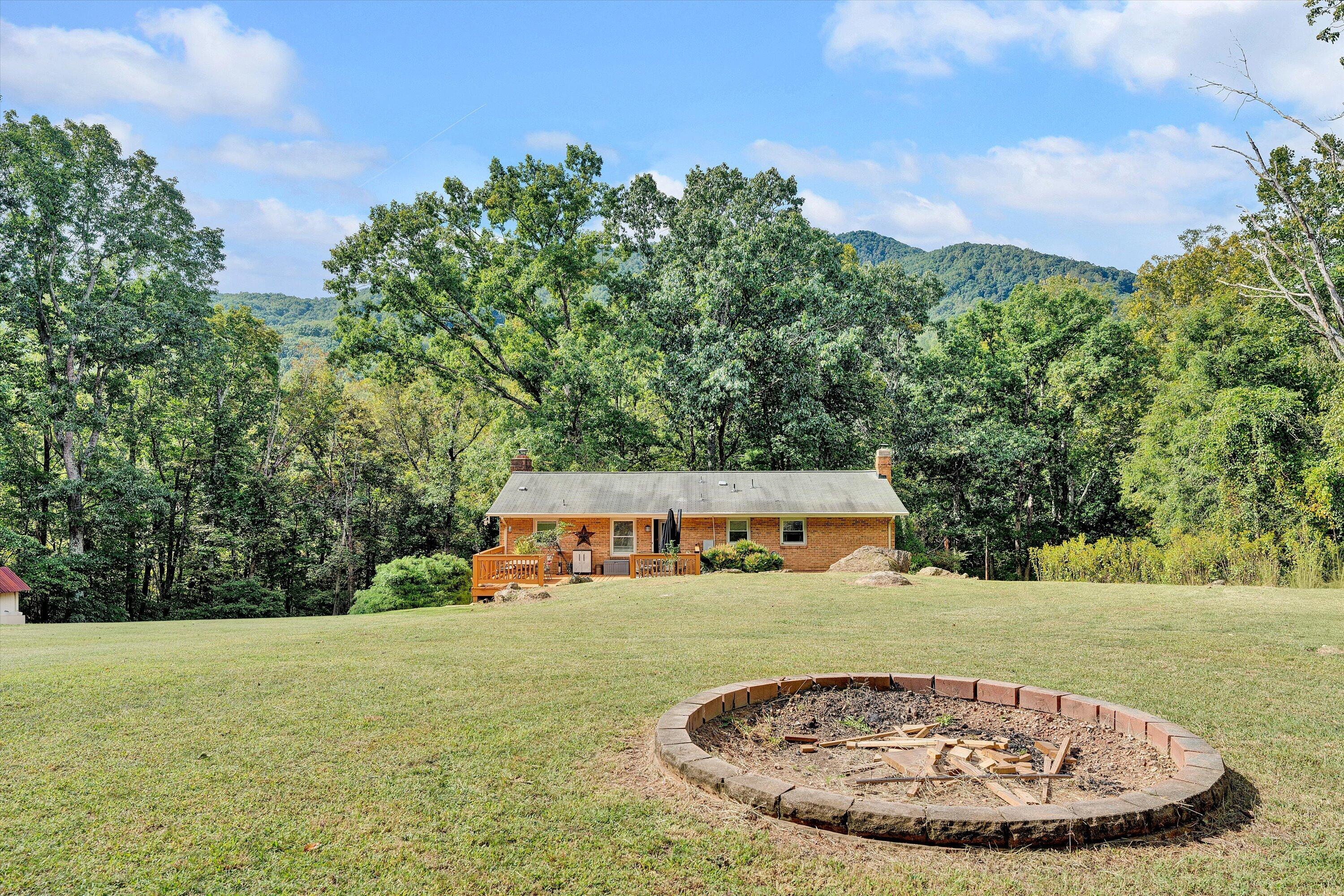 6804 Cotton Hill RD