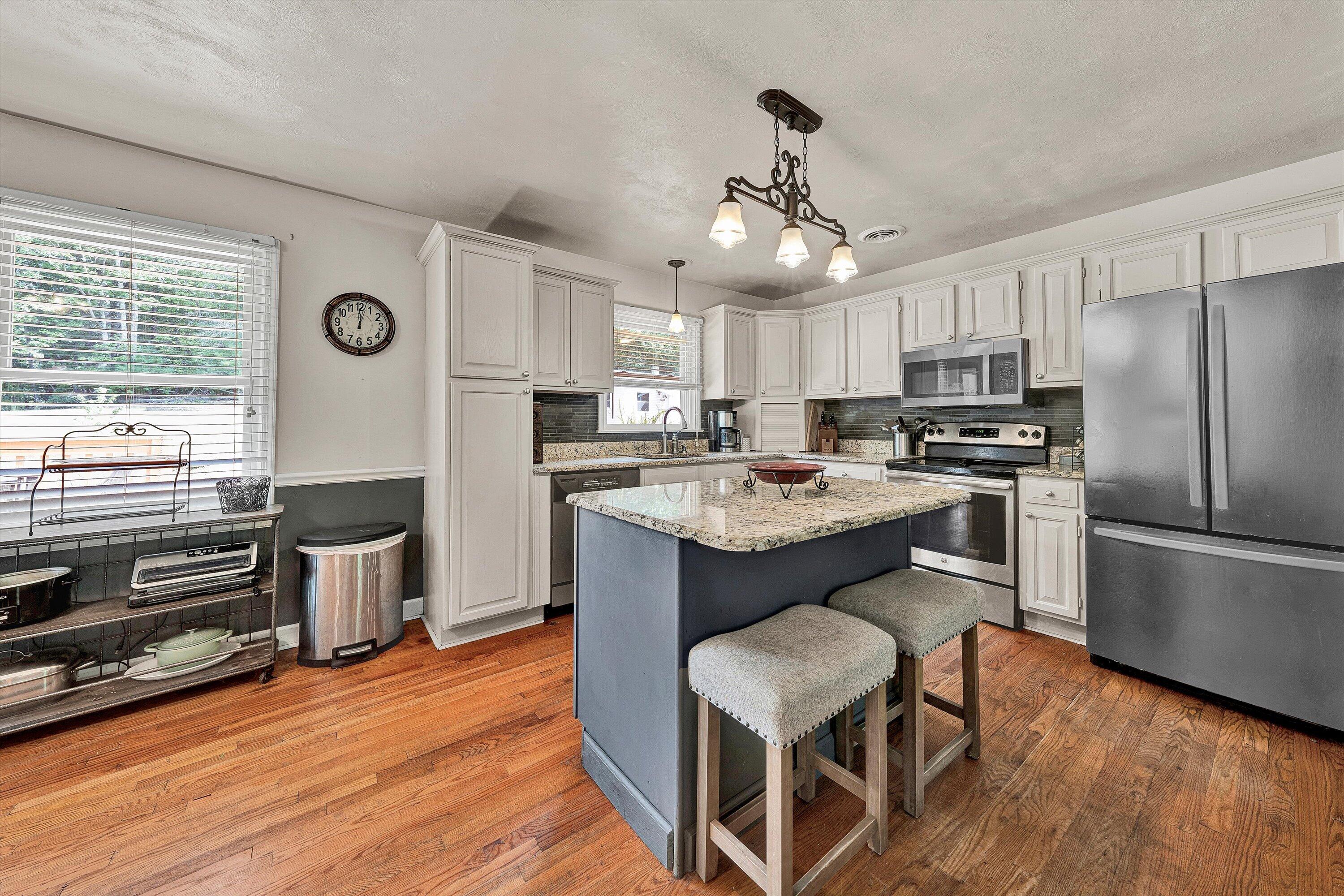 6804 Cotton Hill RD