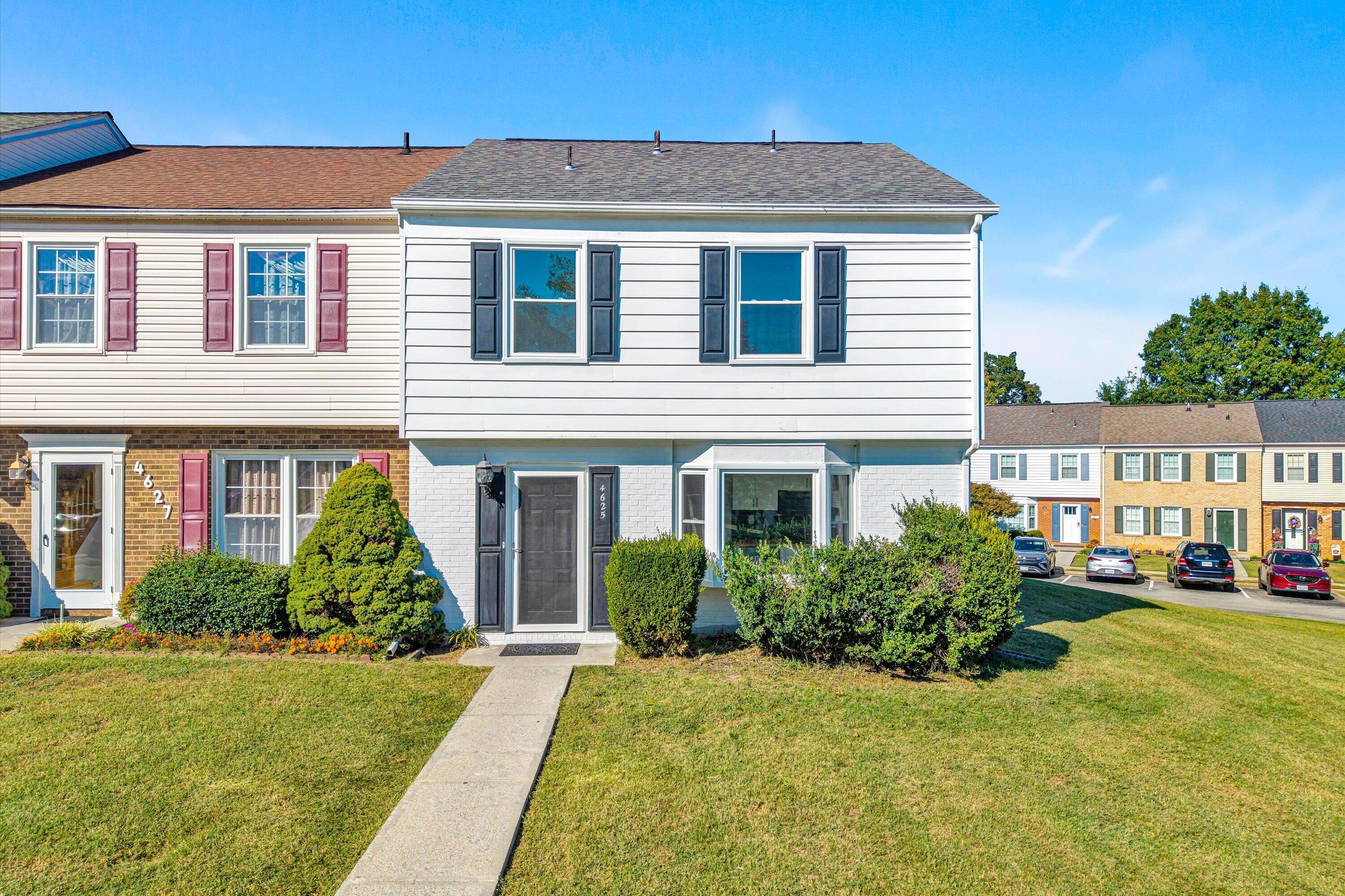 4625 Roxbury LN