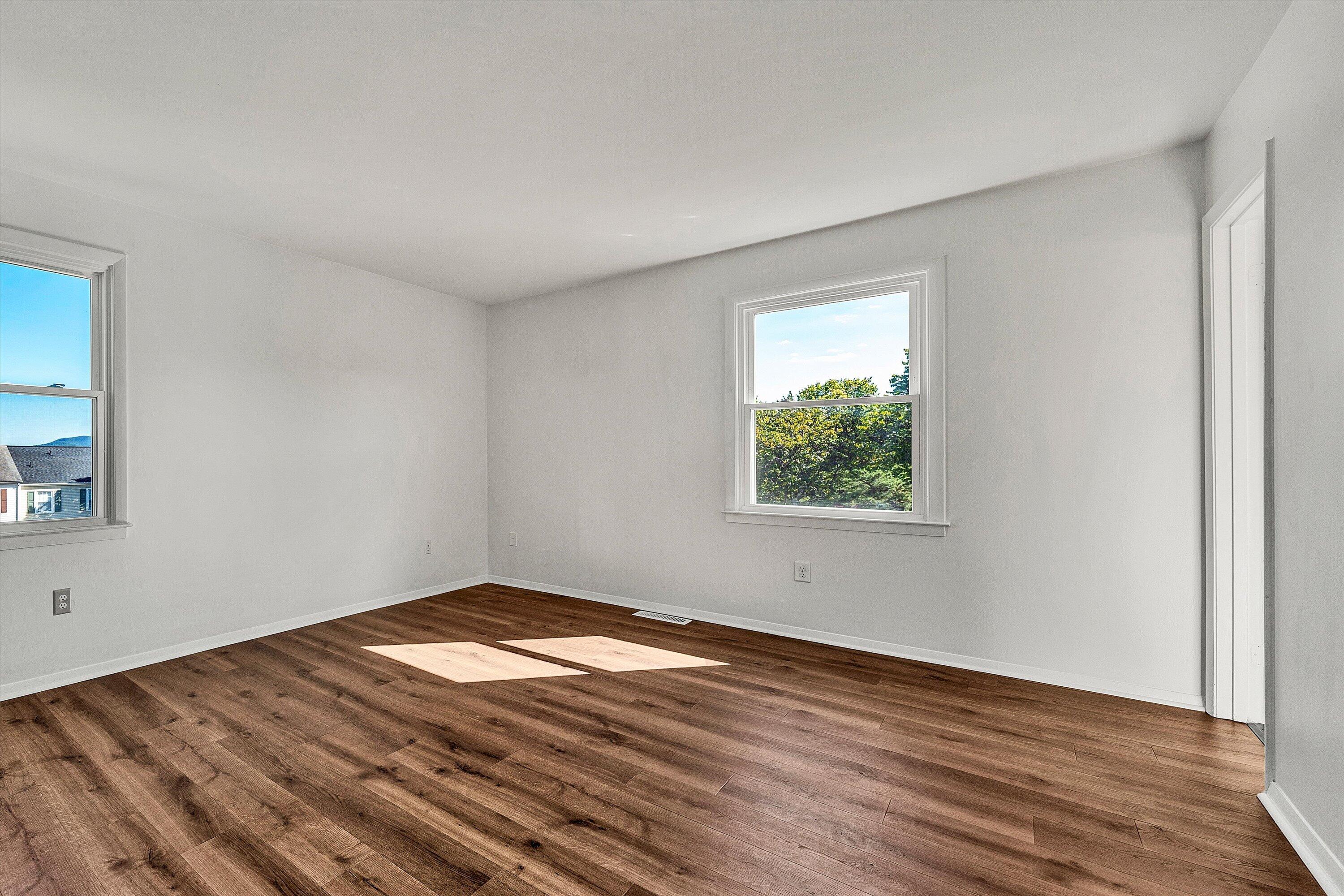 4625 Roxbury LN