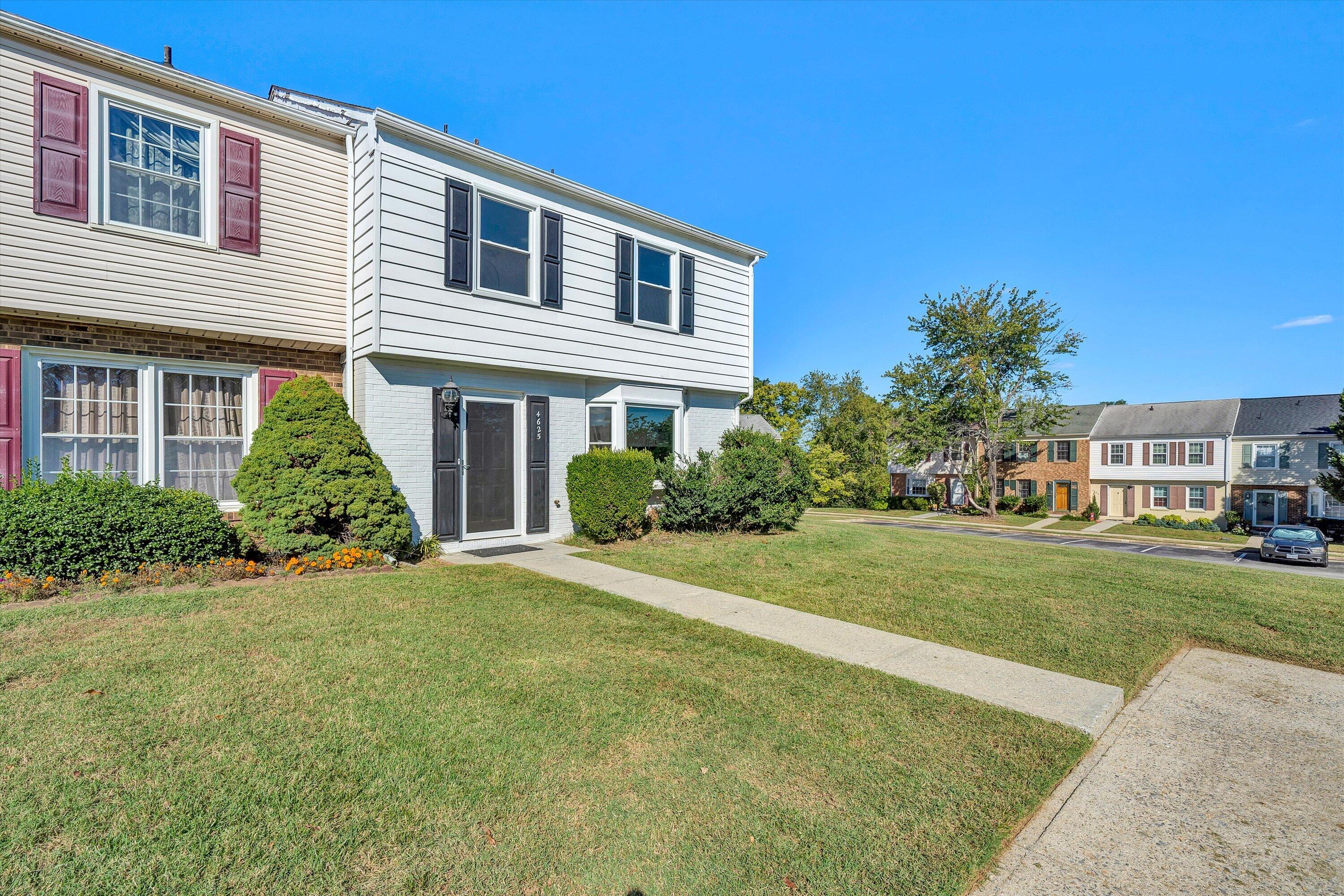 4625 Roxbury LN