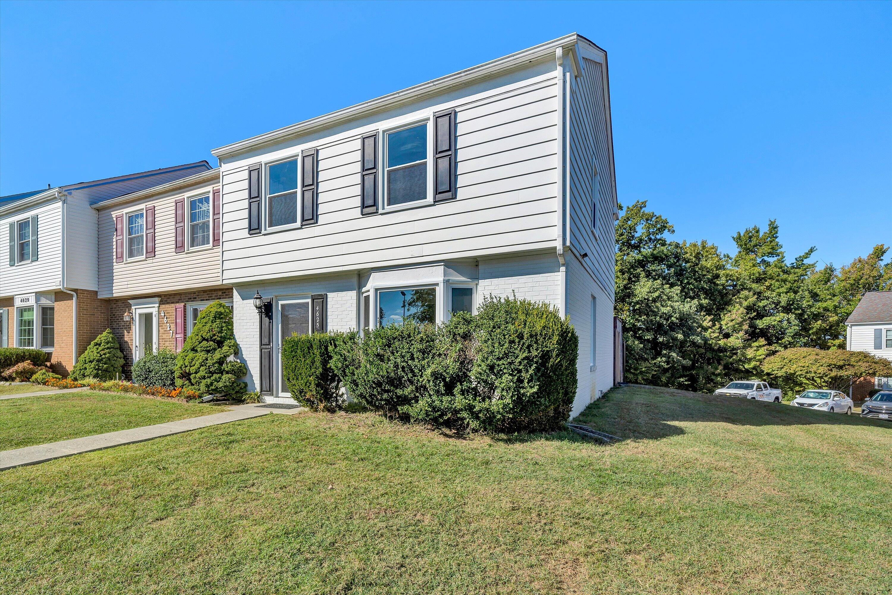 4625 Roxbury LN