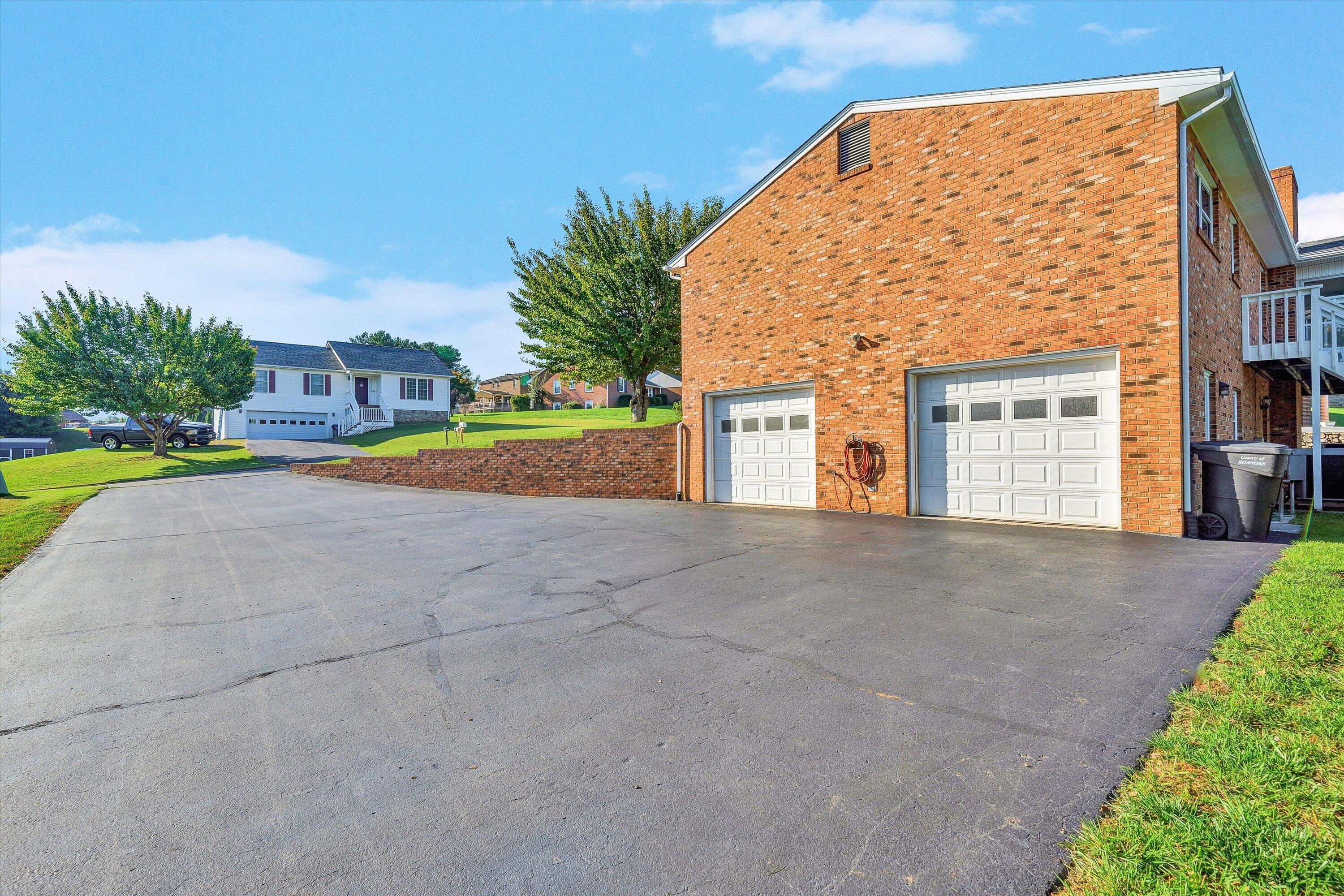 5124 Jonathan LN