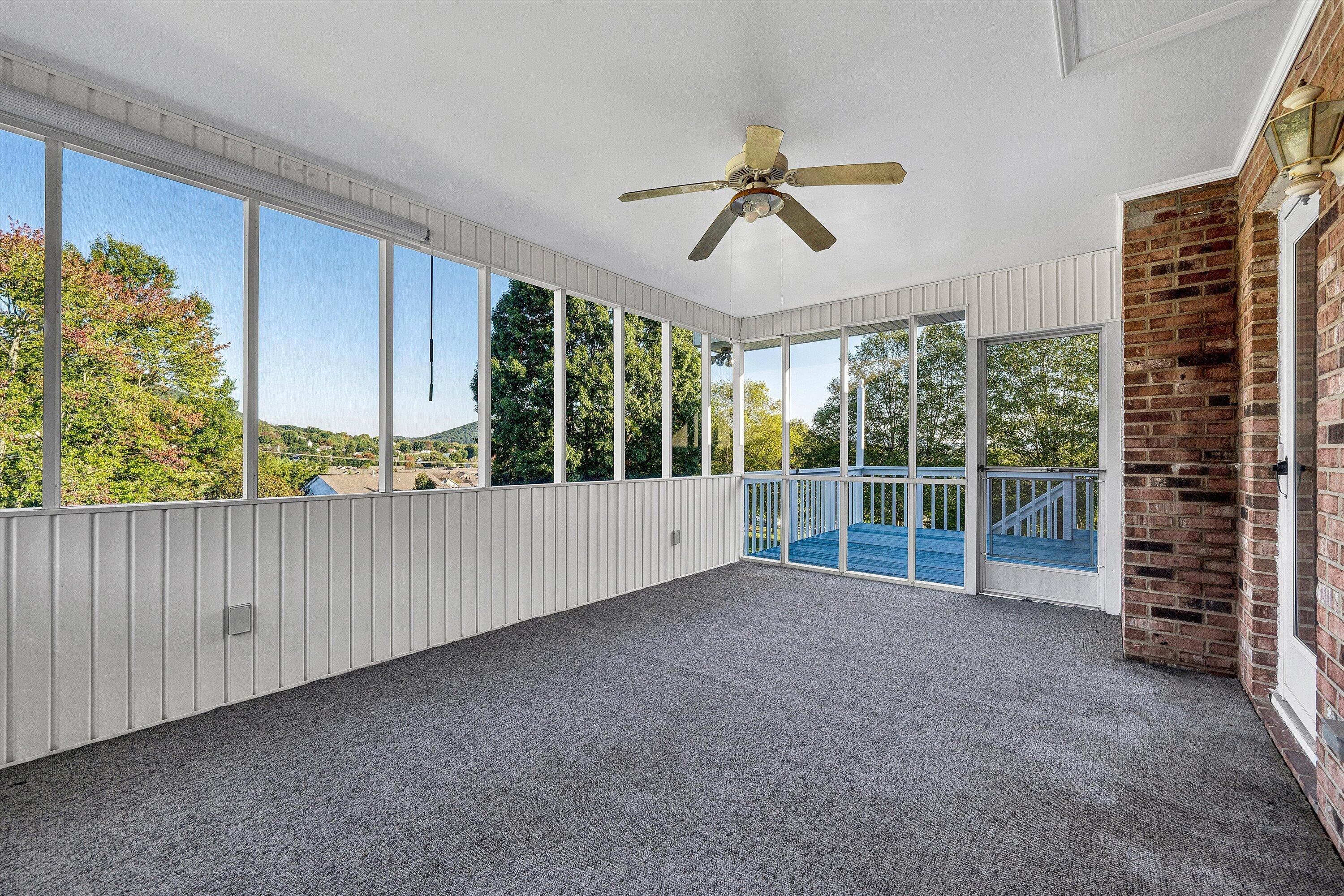 5124 Jonathan LN