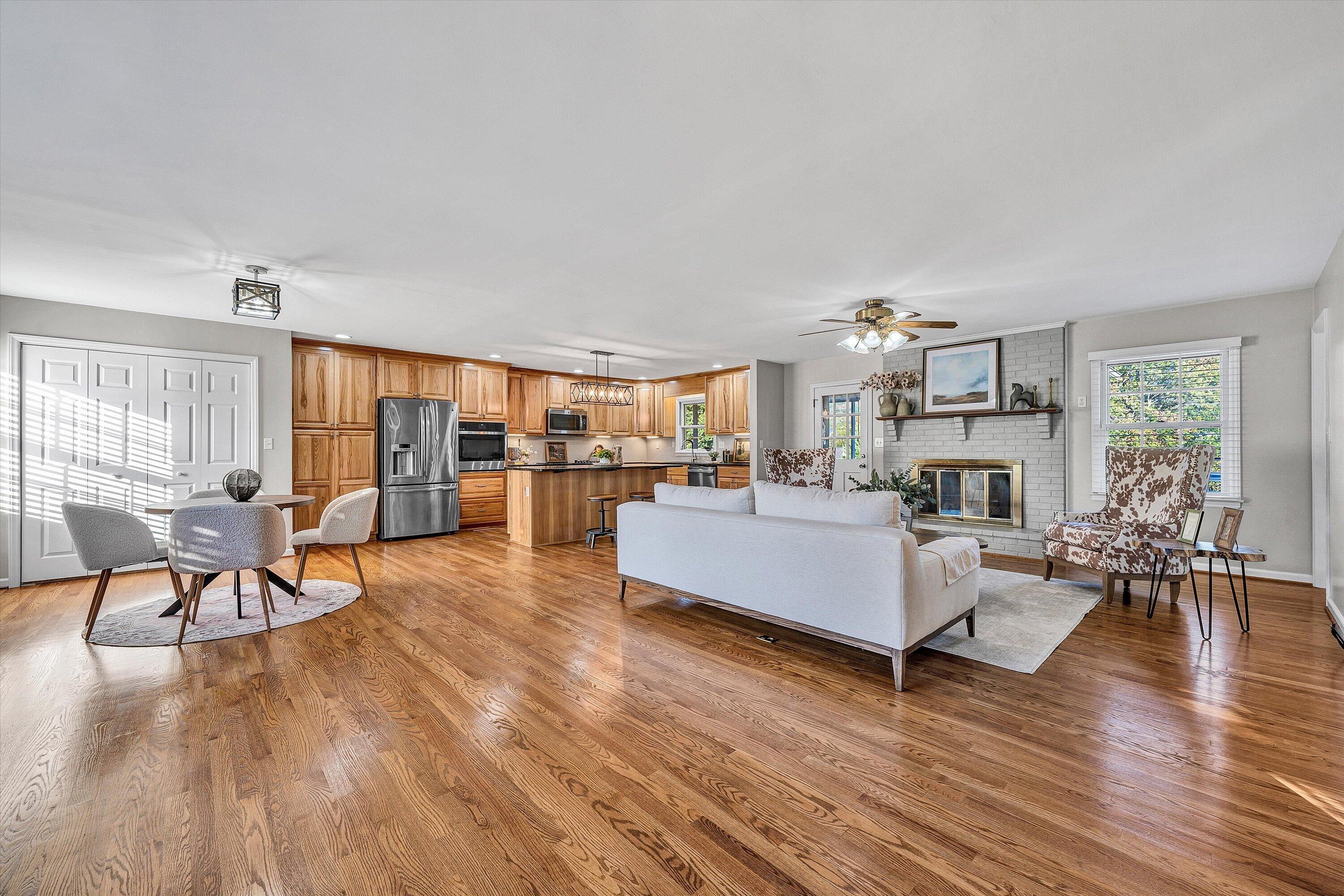 5124 Jonathan LN