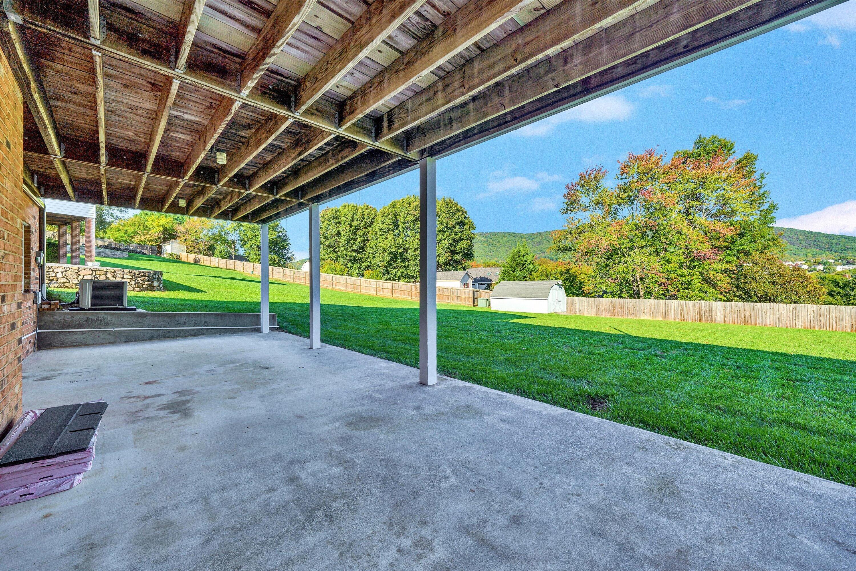 5124 Jonathan LN