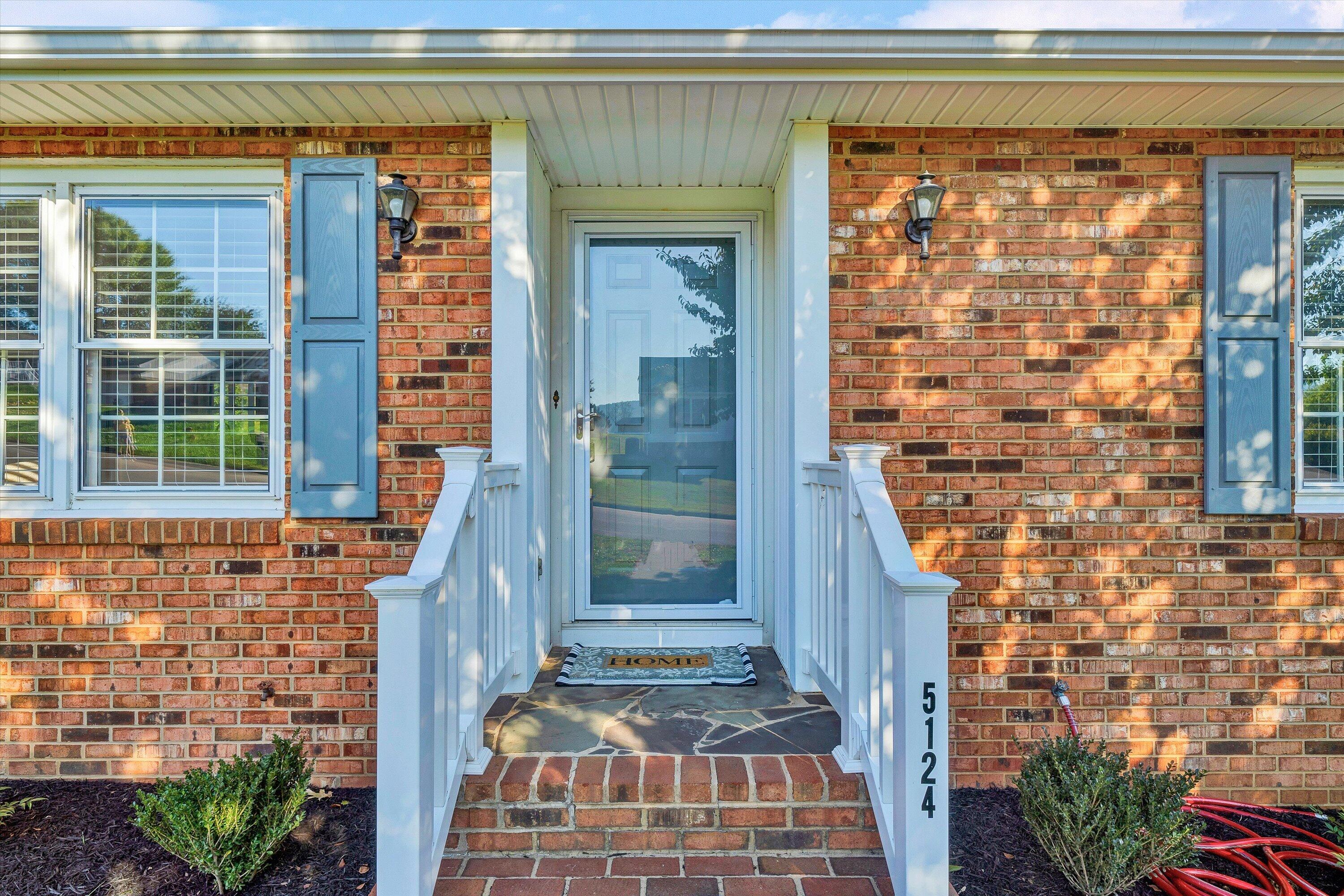 5124 Jonathan LN
