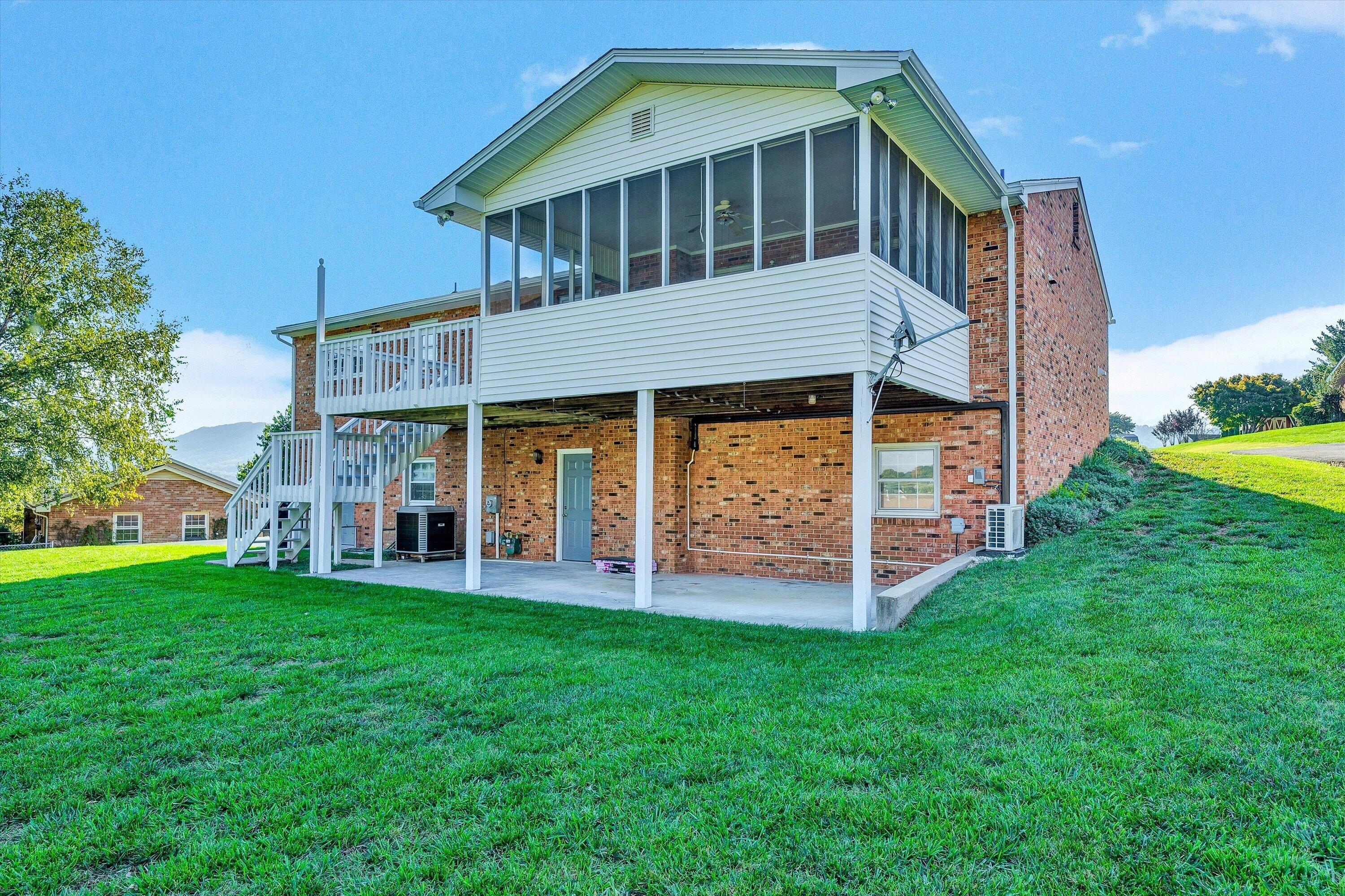 5124 Jonathan LN