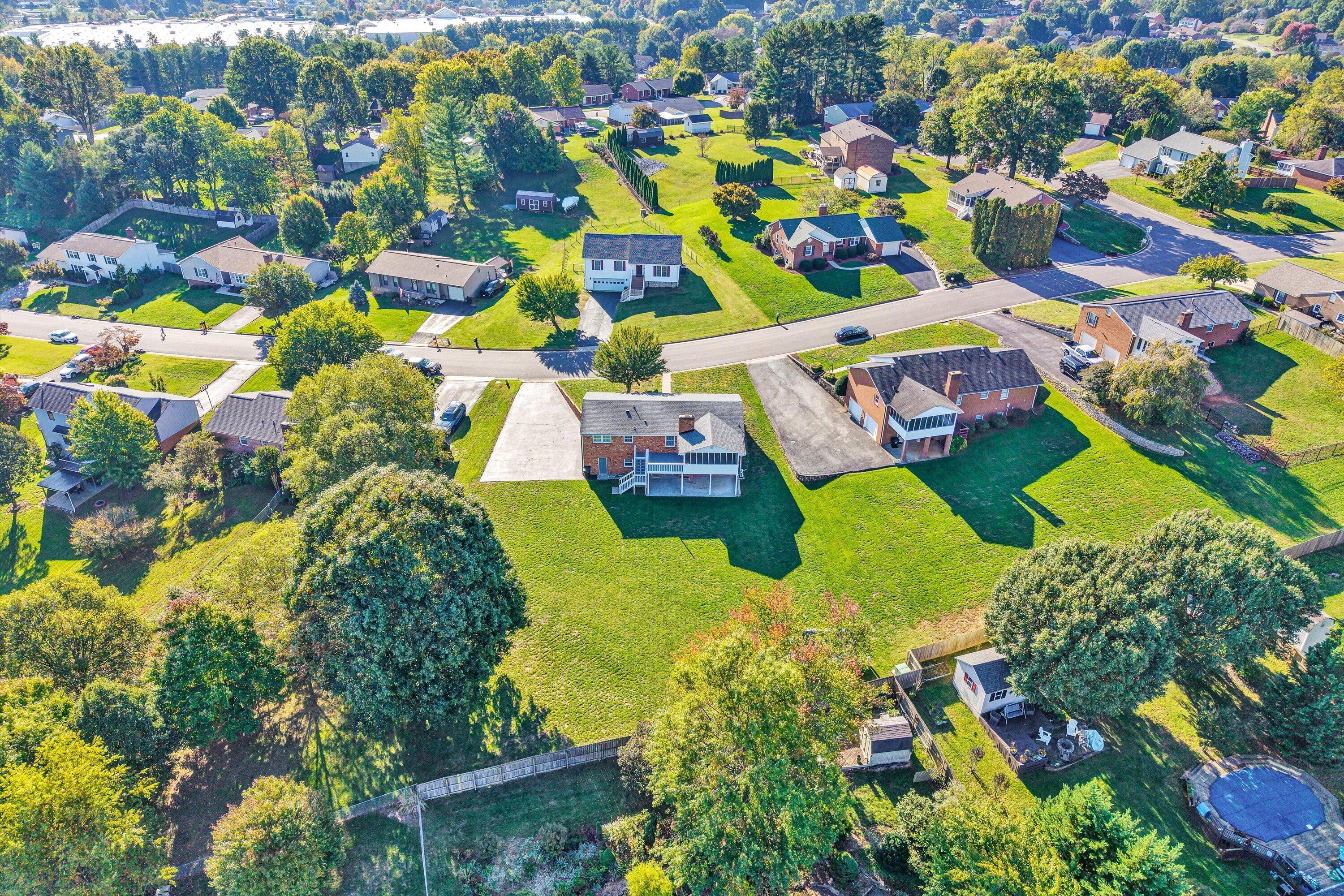 5124 Jonathan LN