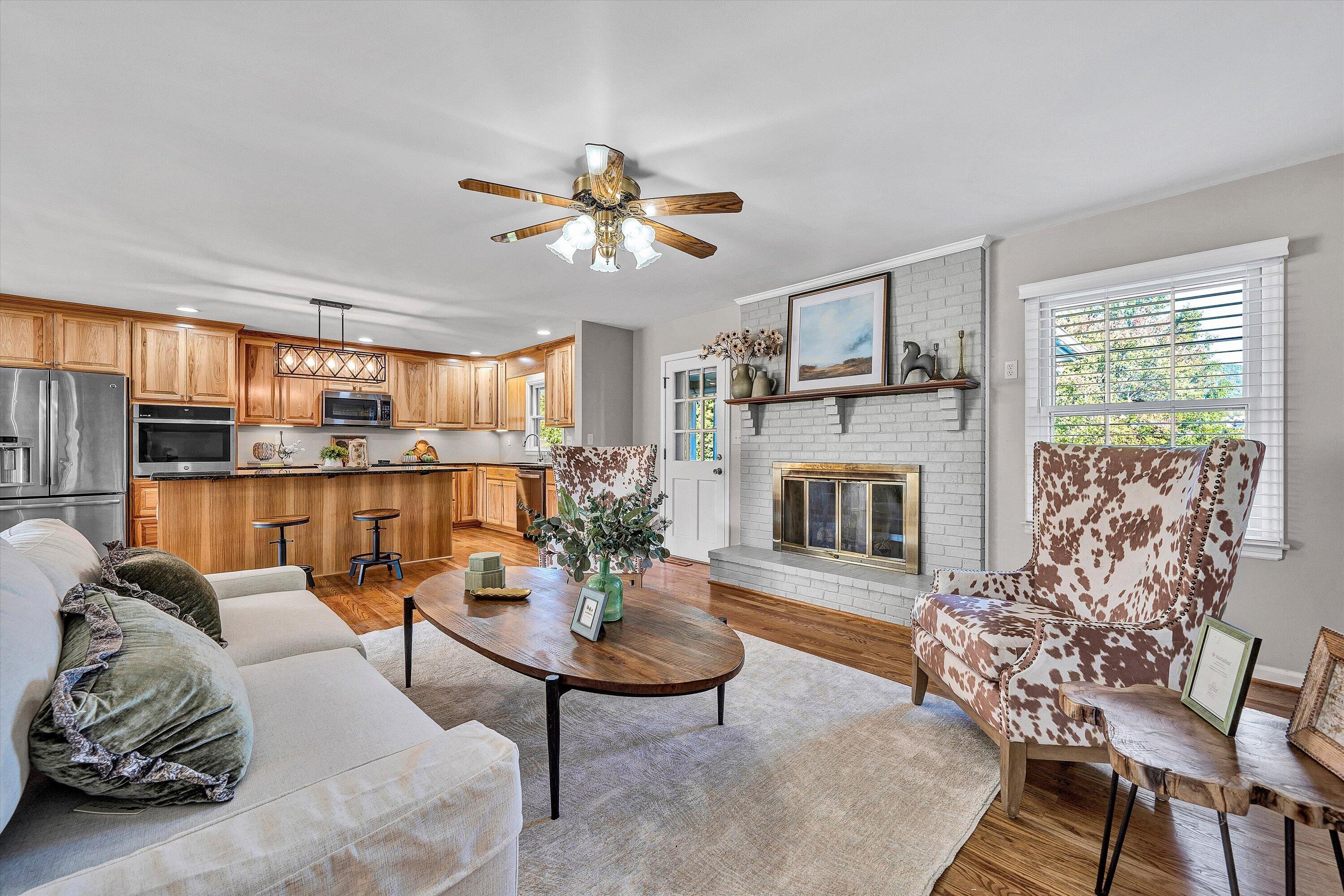 5124 Jonathan LN