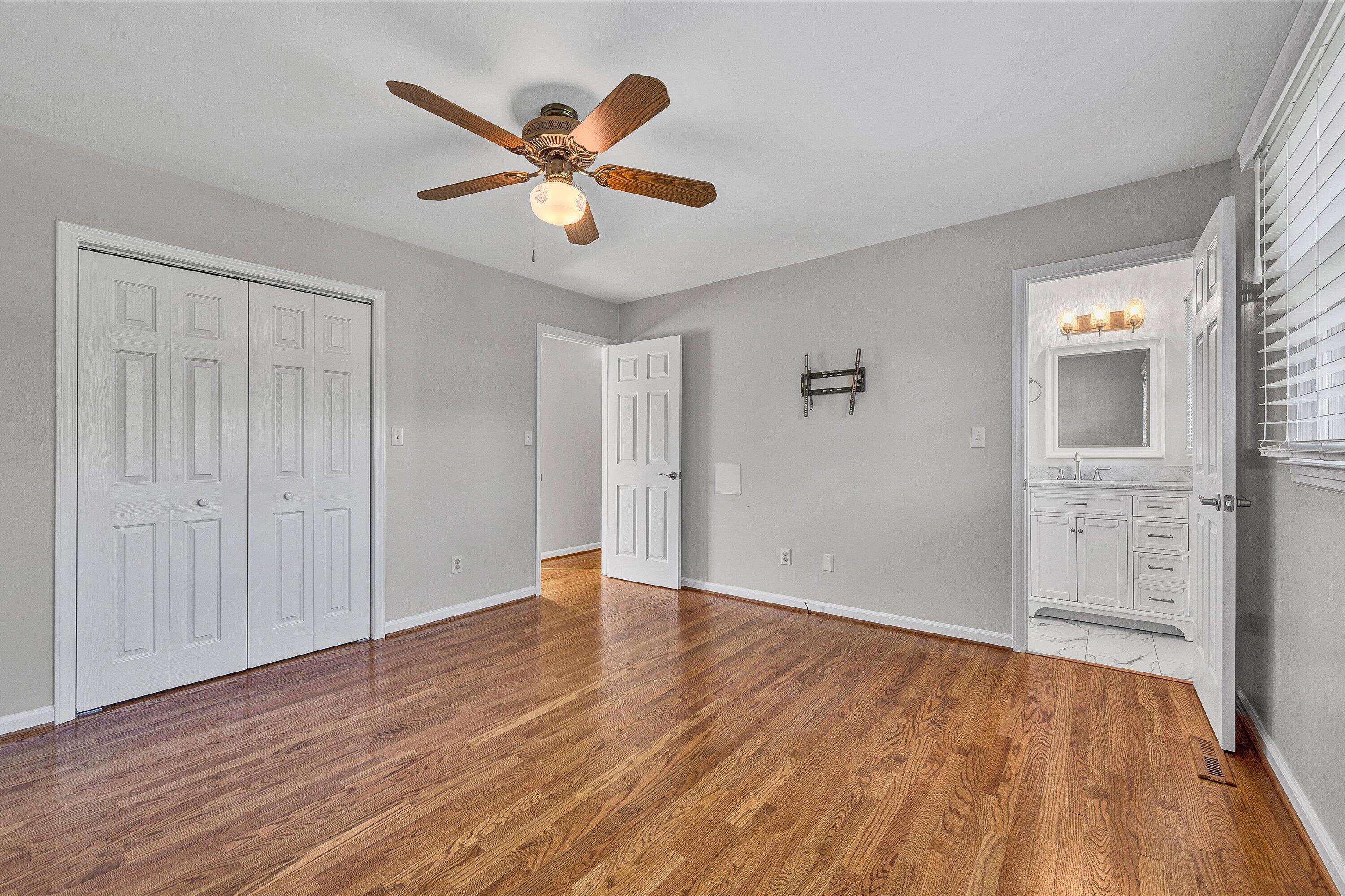 5124 Jonathan LN