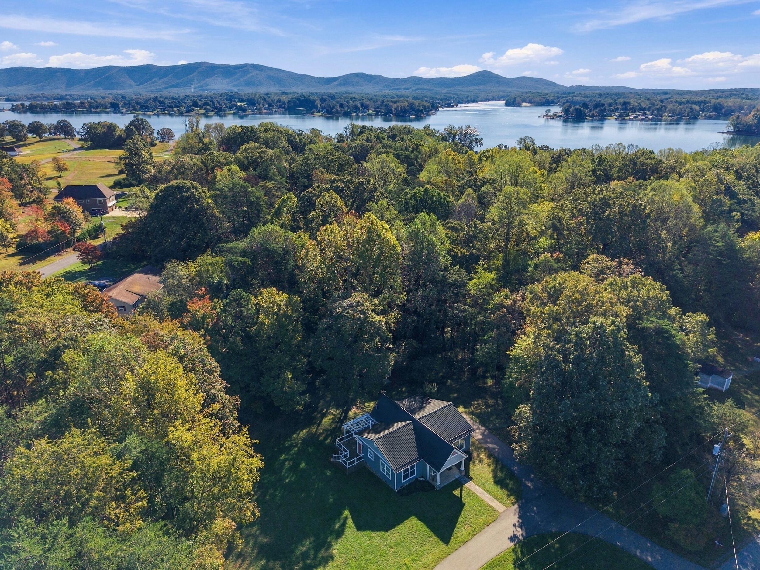 300 Belle Isle DR