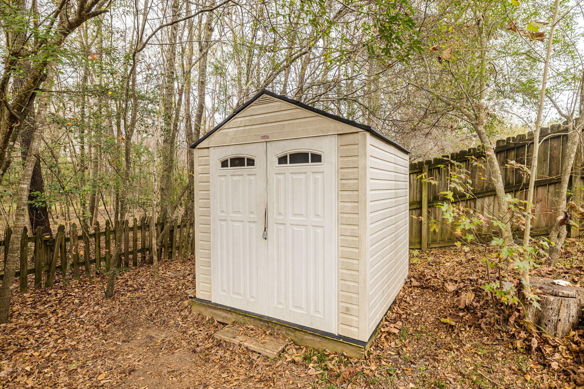 4562 COUNTRY GLEN Circle