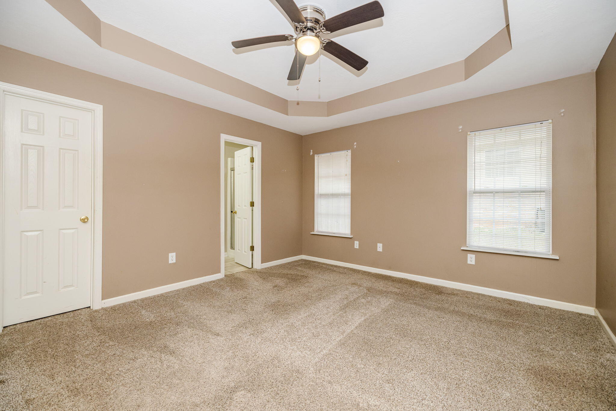 4562 COUNTRY GLEN Circle