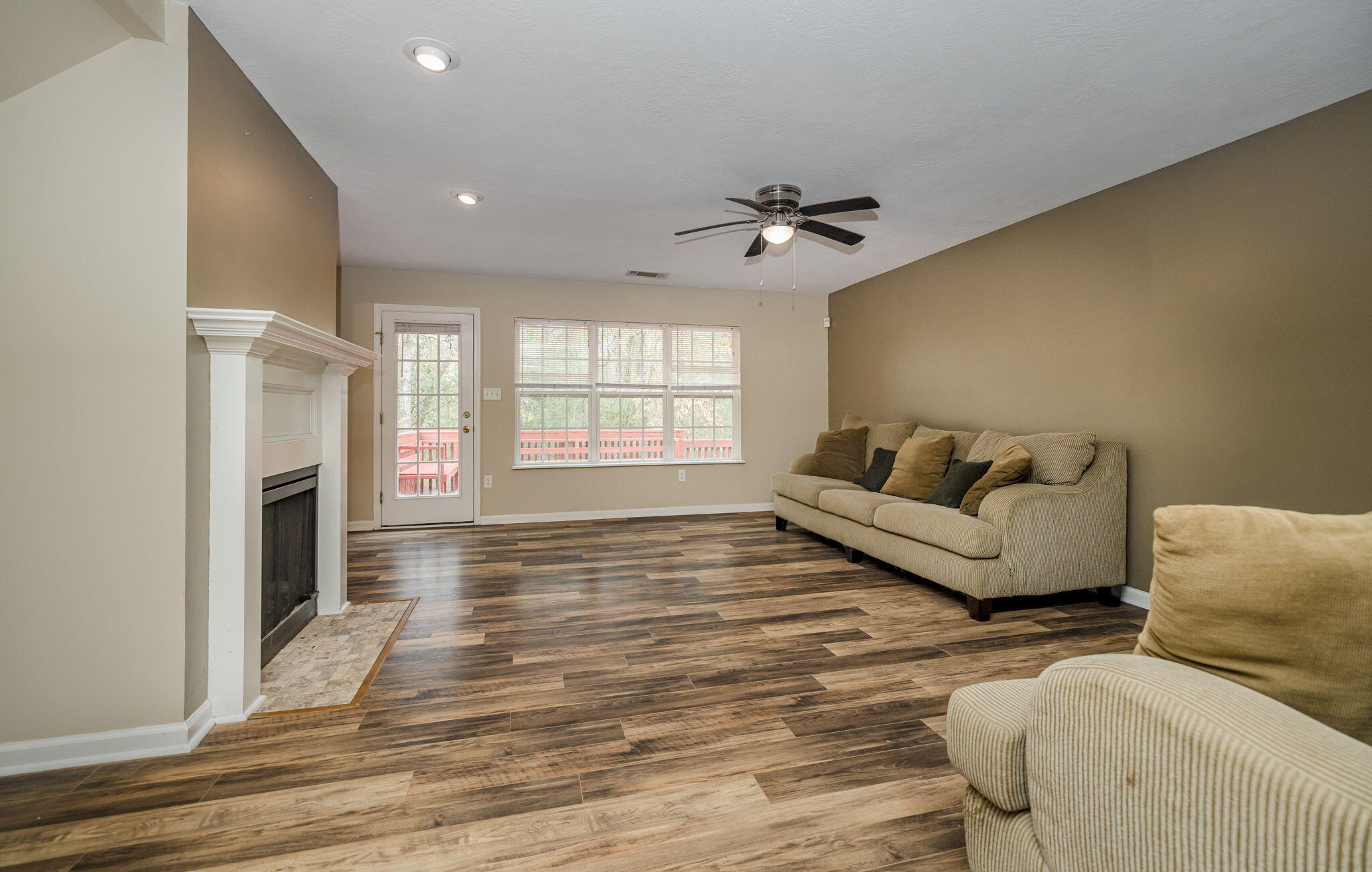 4562 COUNTRY GLEN Circle