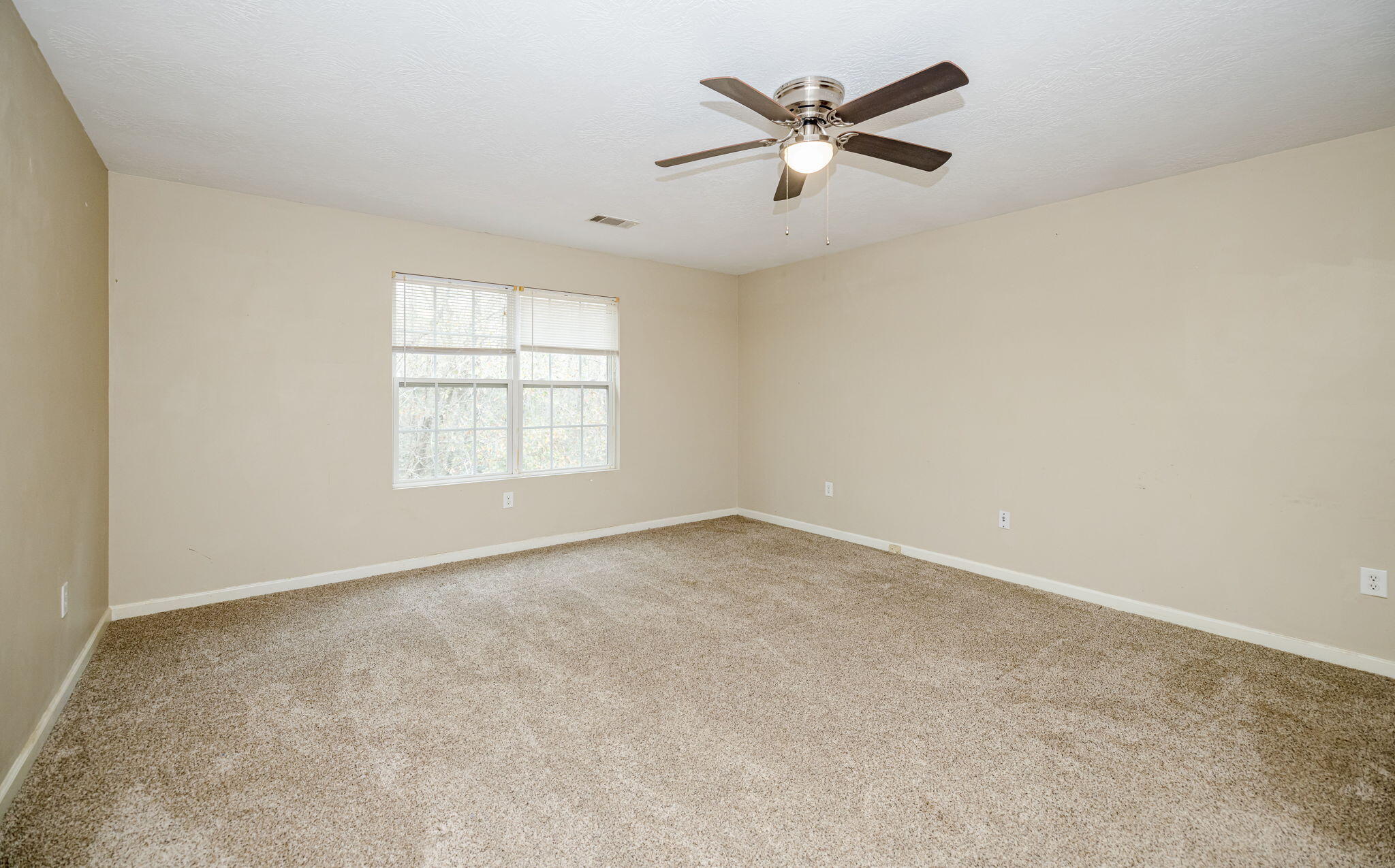 4562 COUNTRY GLEN Circle