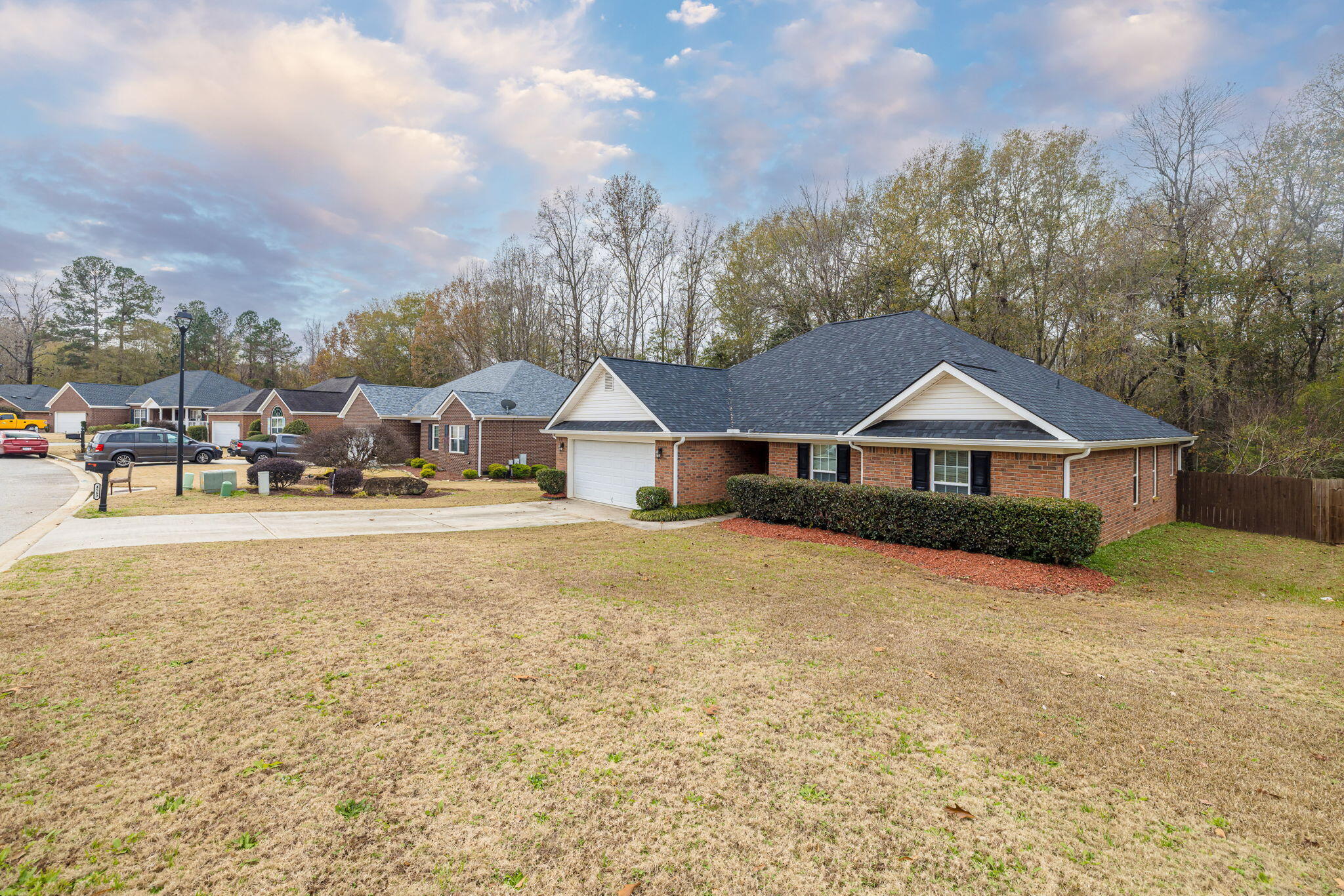 4562 COUNTRY GLEN Circle