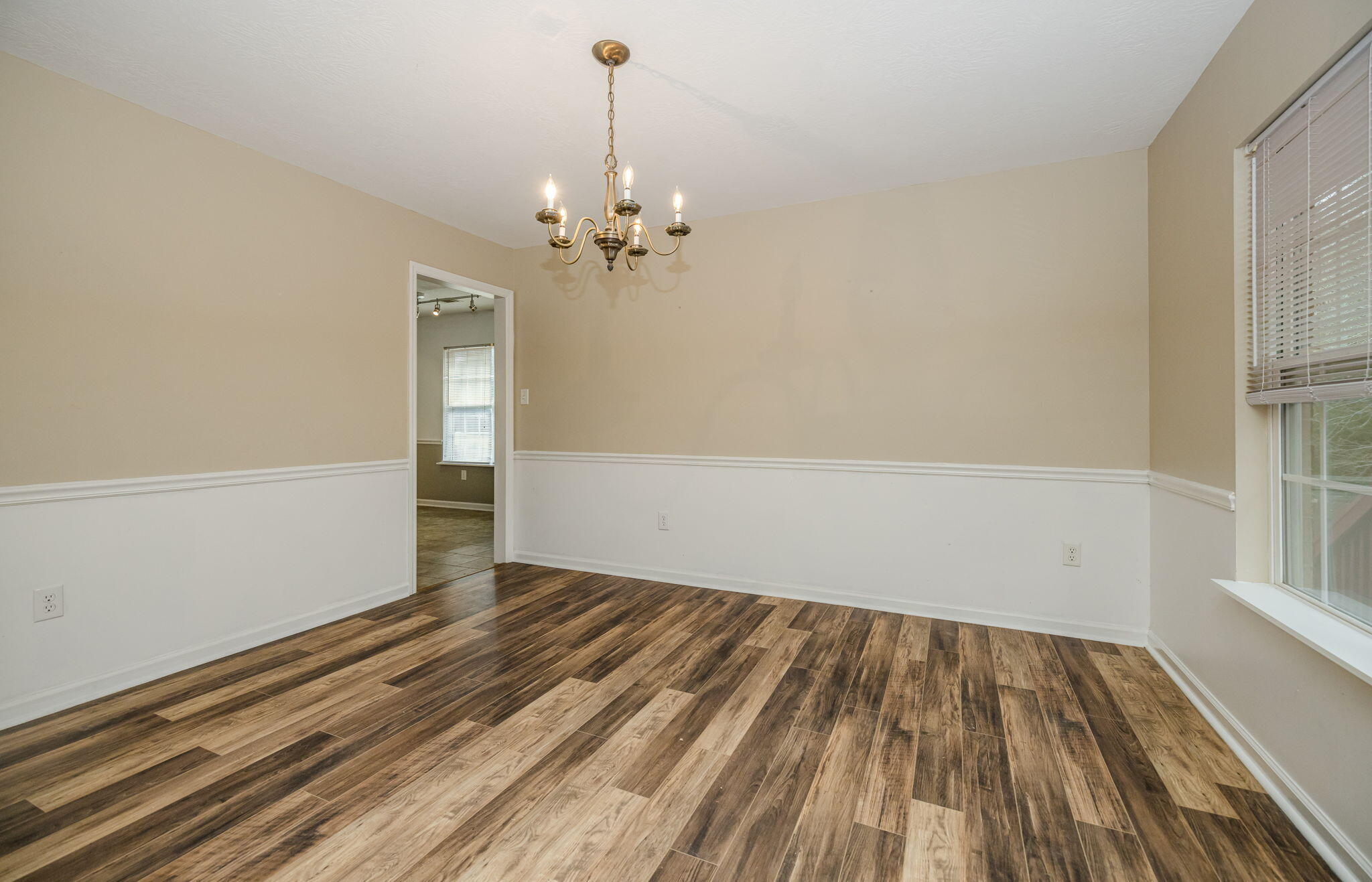 4562 COUNTRY GLEN Circle