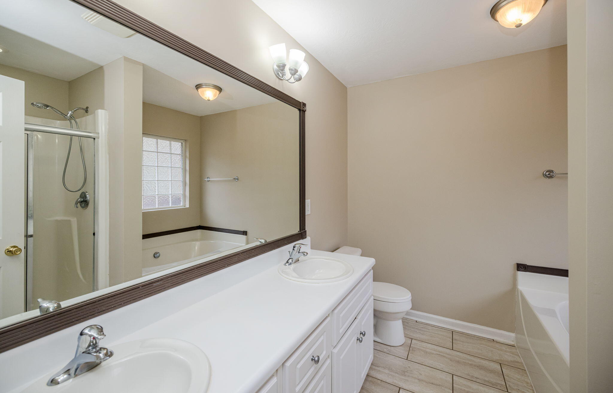 4562 COUNTRY GLEN Circle