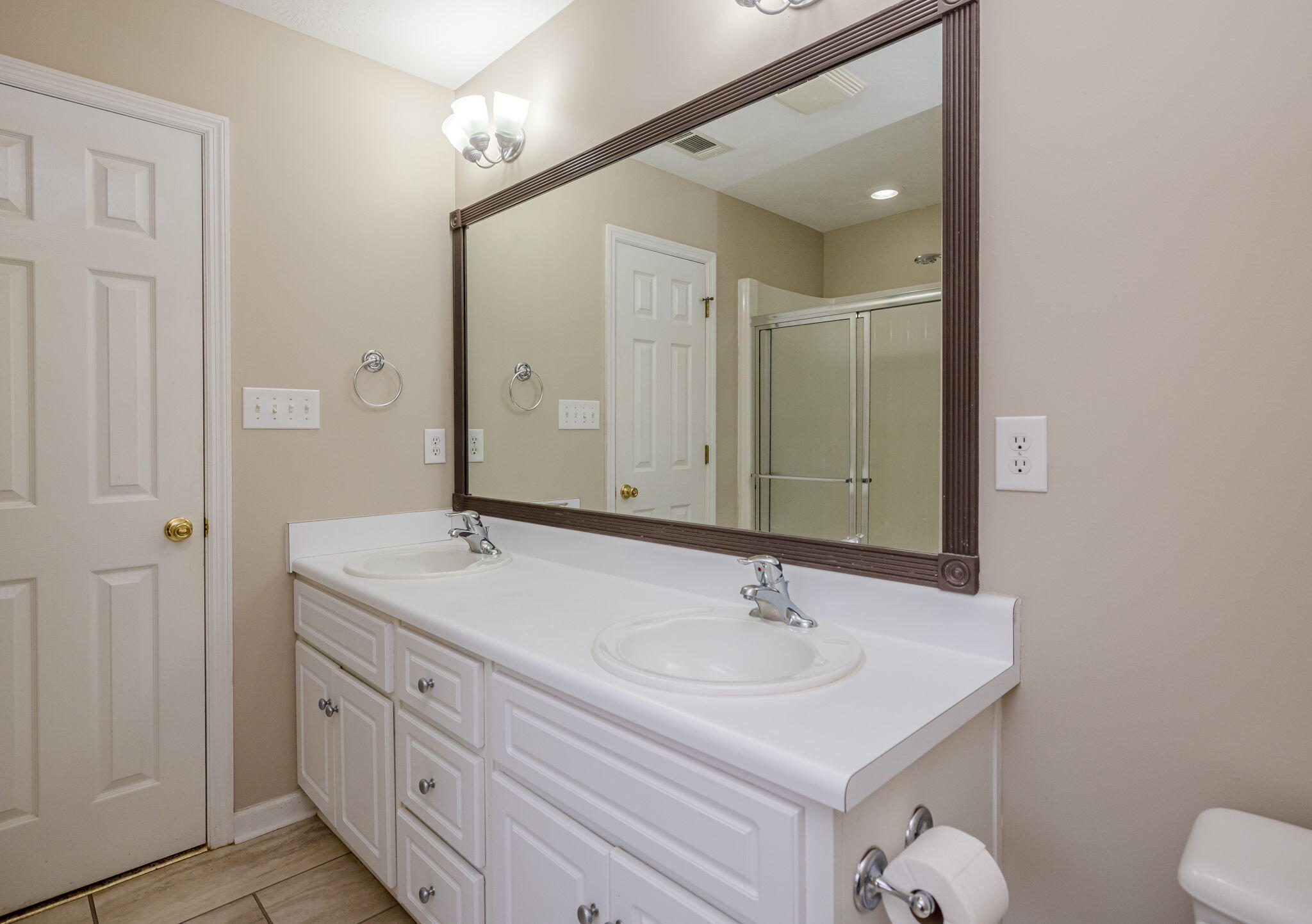 4562 COUNTRY GLEN Circle