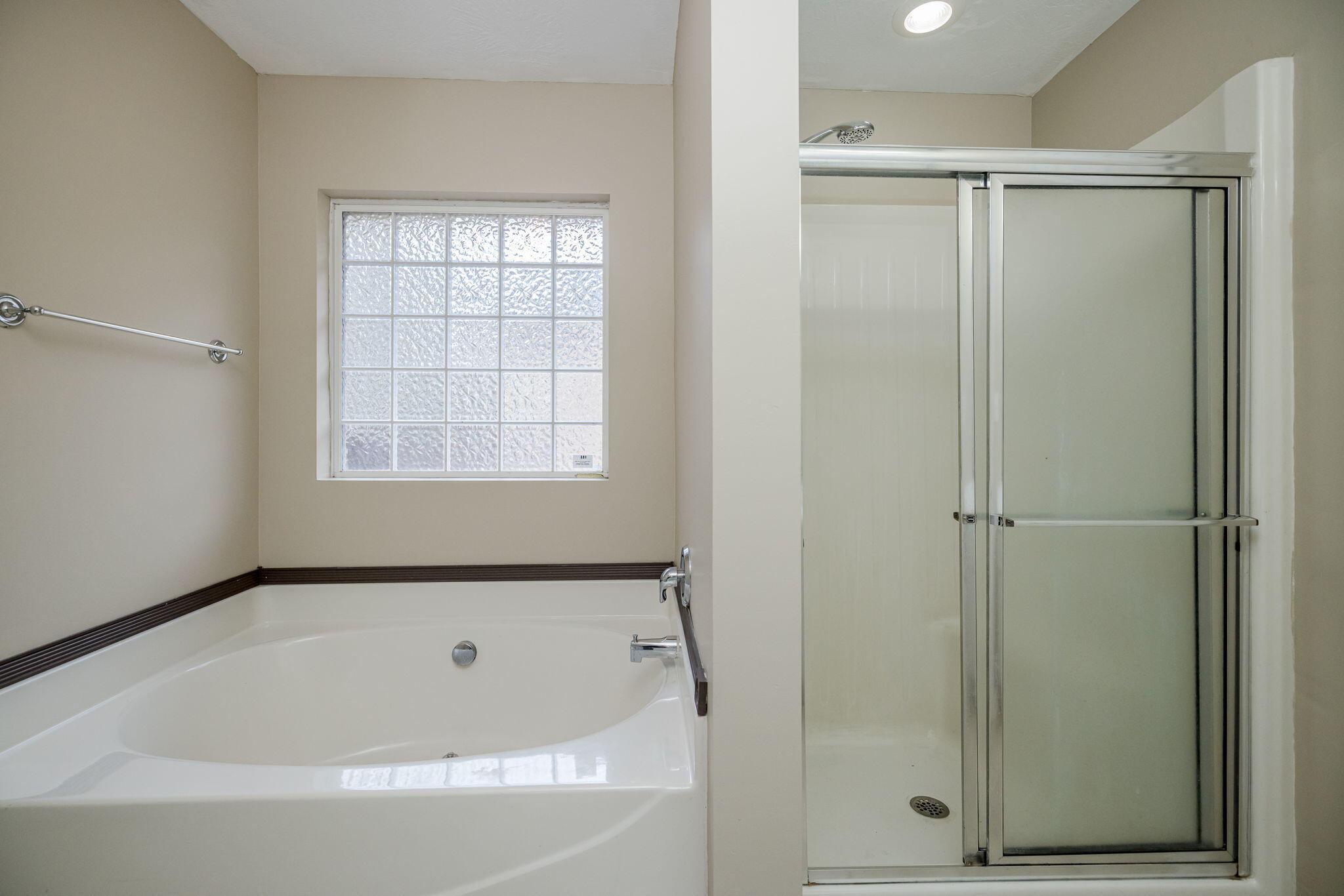 4562 COUNTRY GLEN Circle