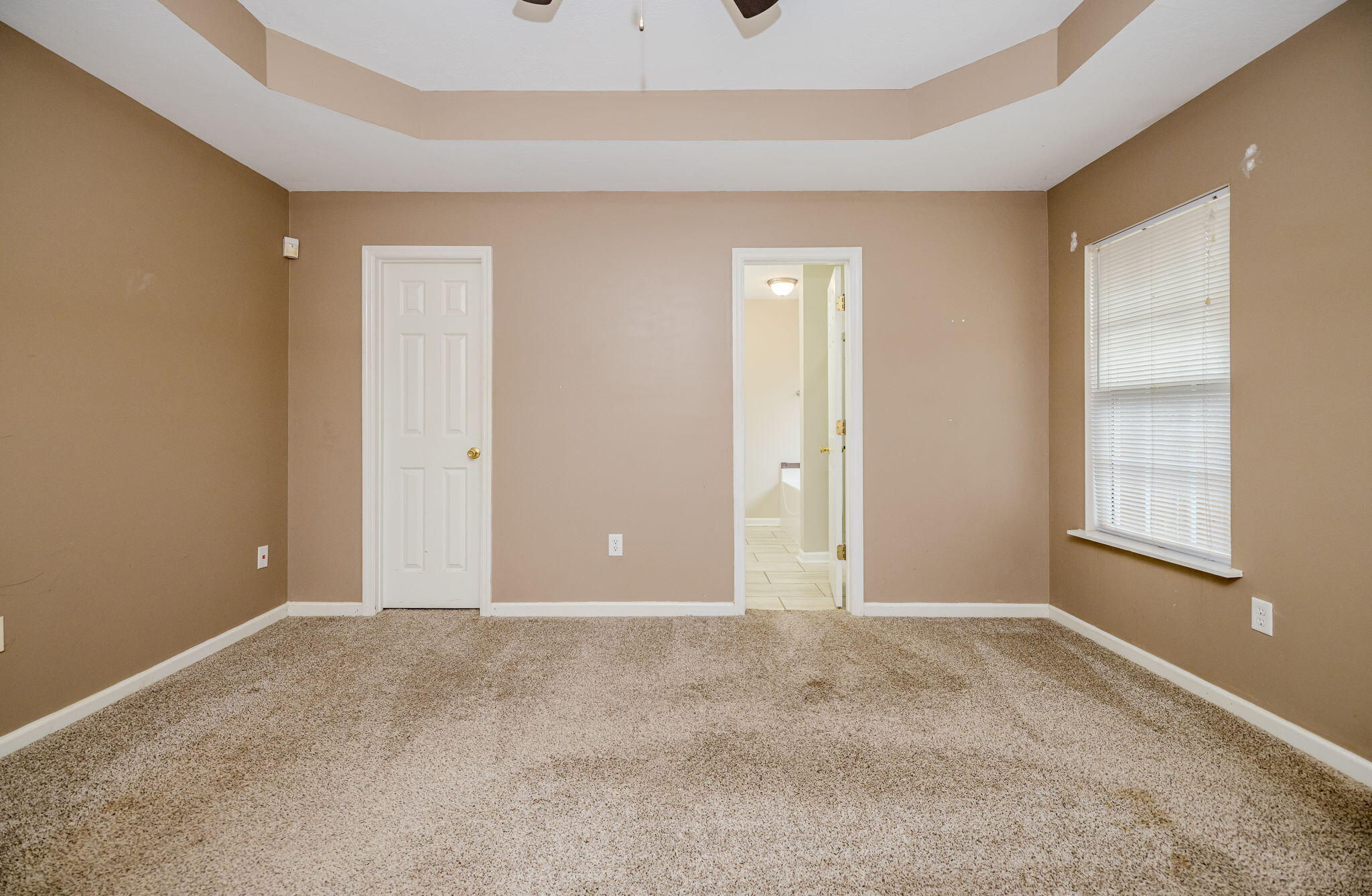 4562 COUNTRY GLEN Circle