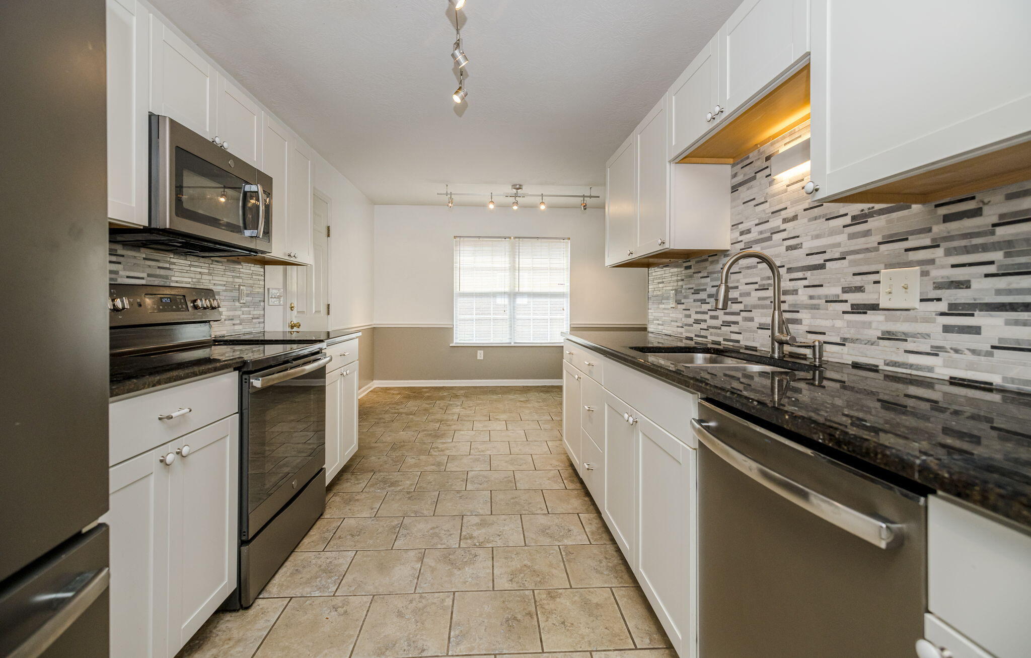 4562 COUNTRY GLEN Circle