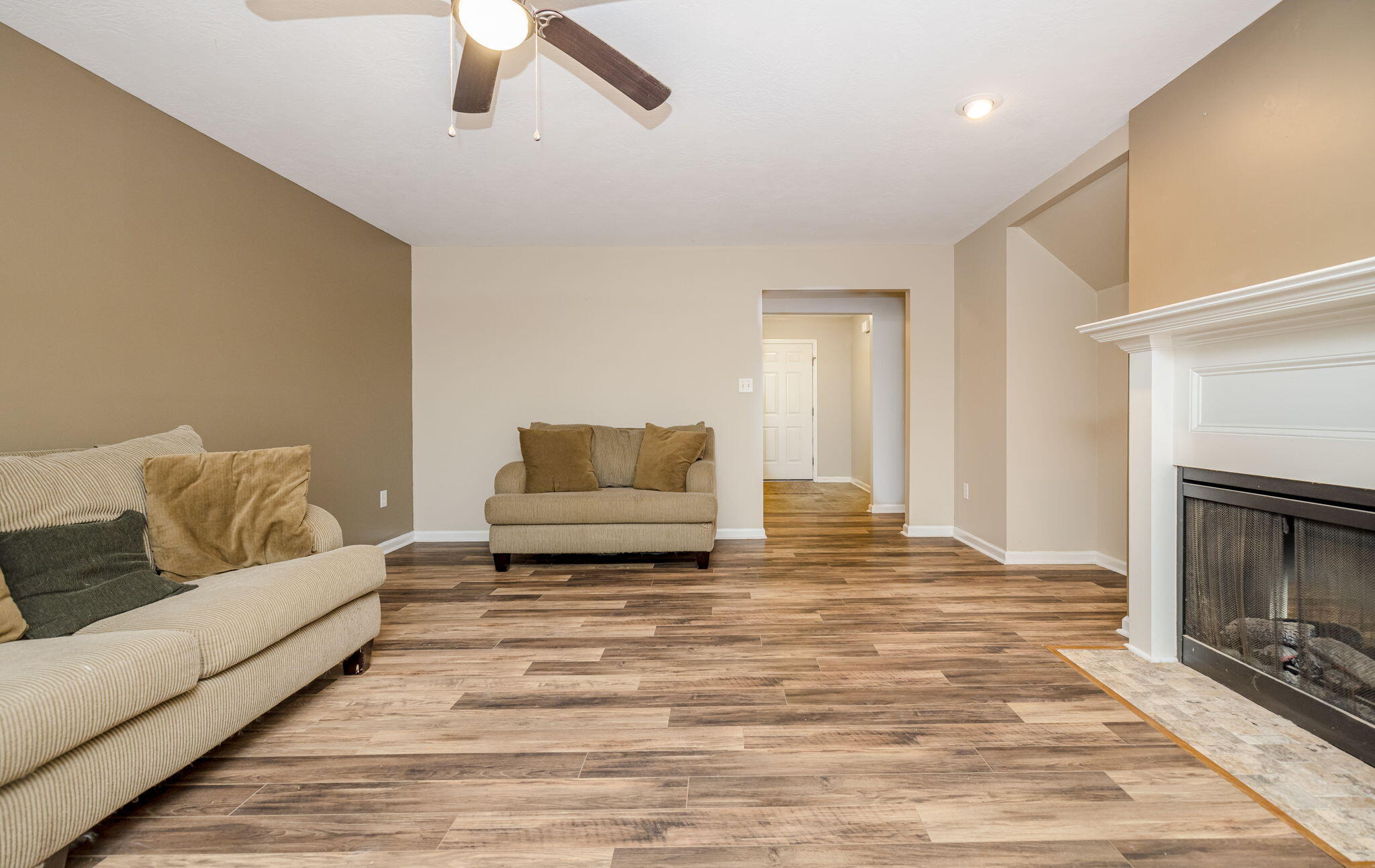 4562 COUNTRY GLEN Circle