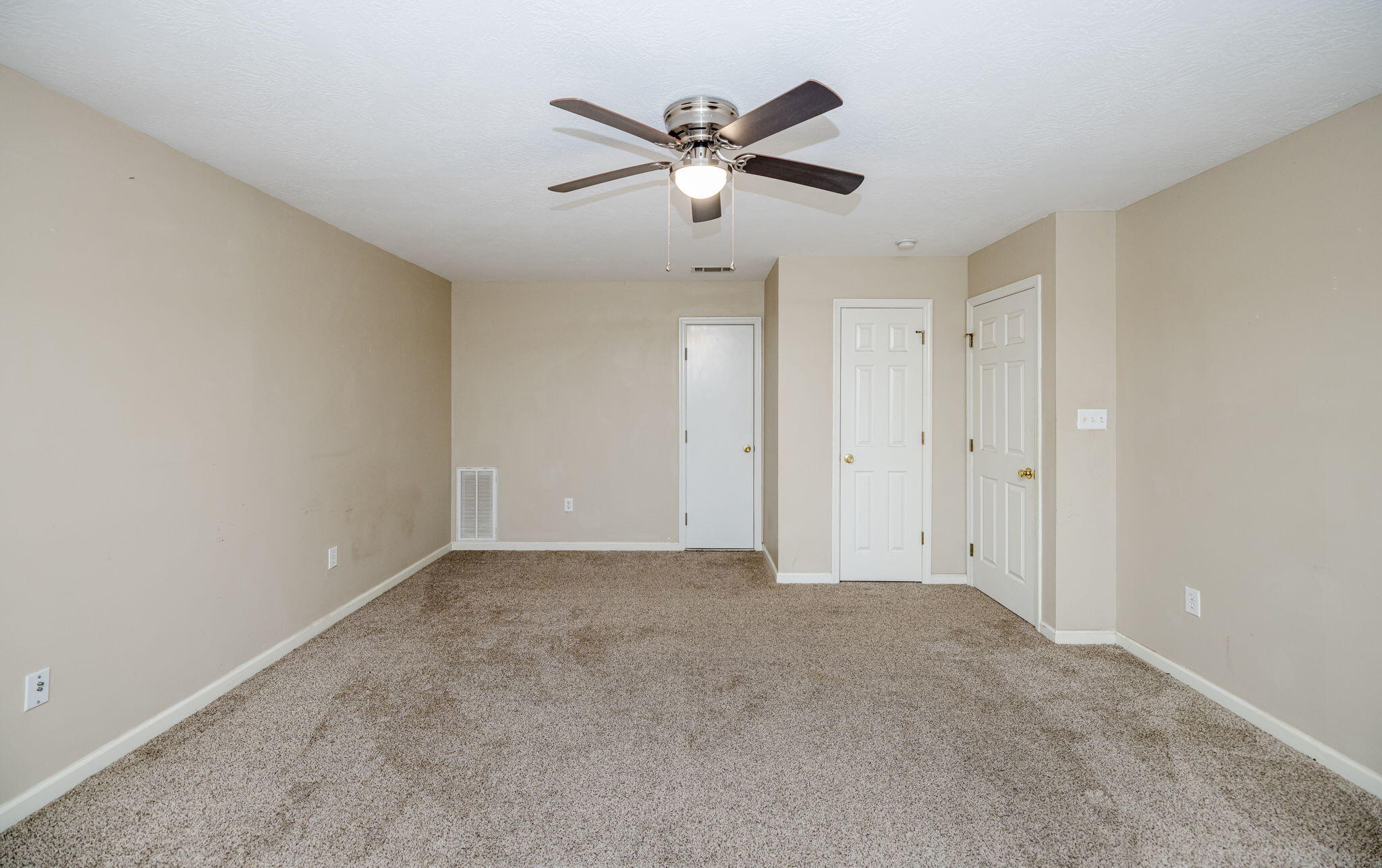 4562 COUNTRY GLEN Circle