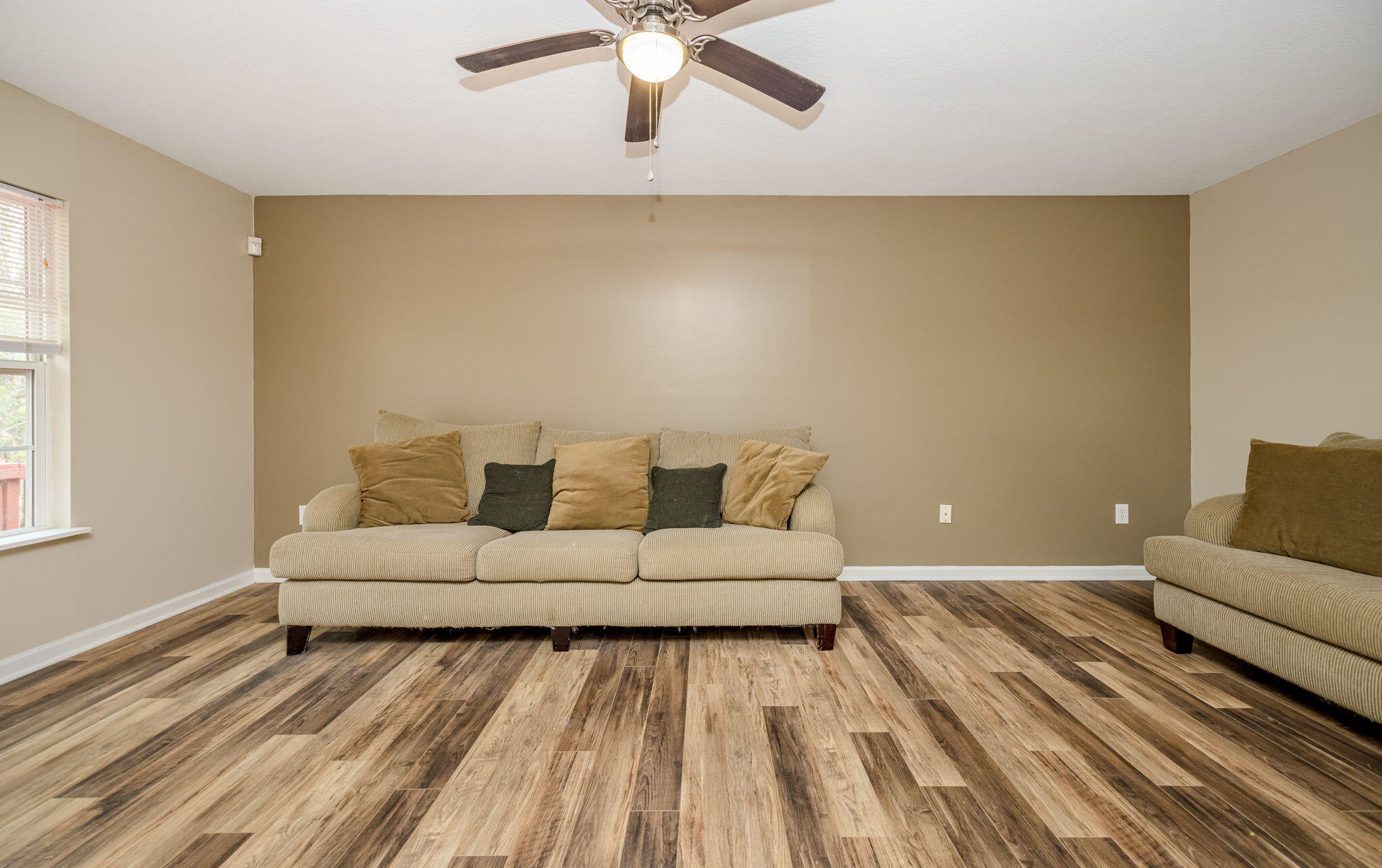 4562 COUNTRY GLEN Circle