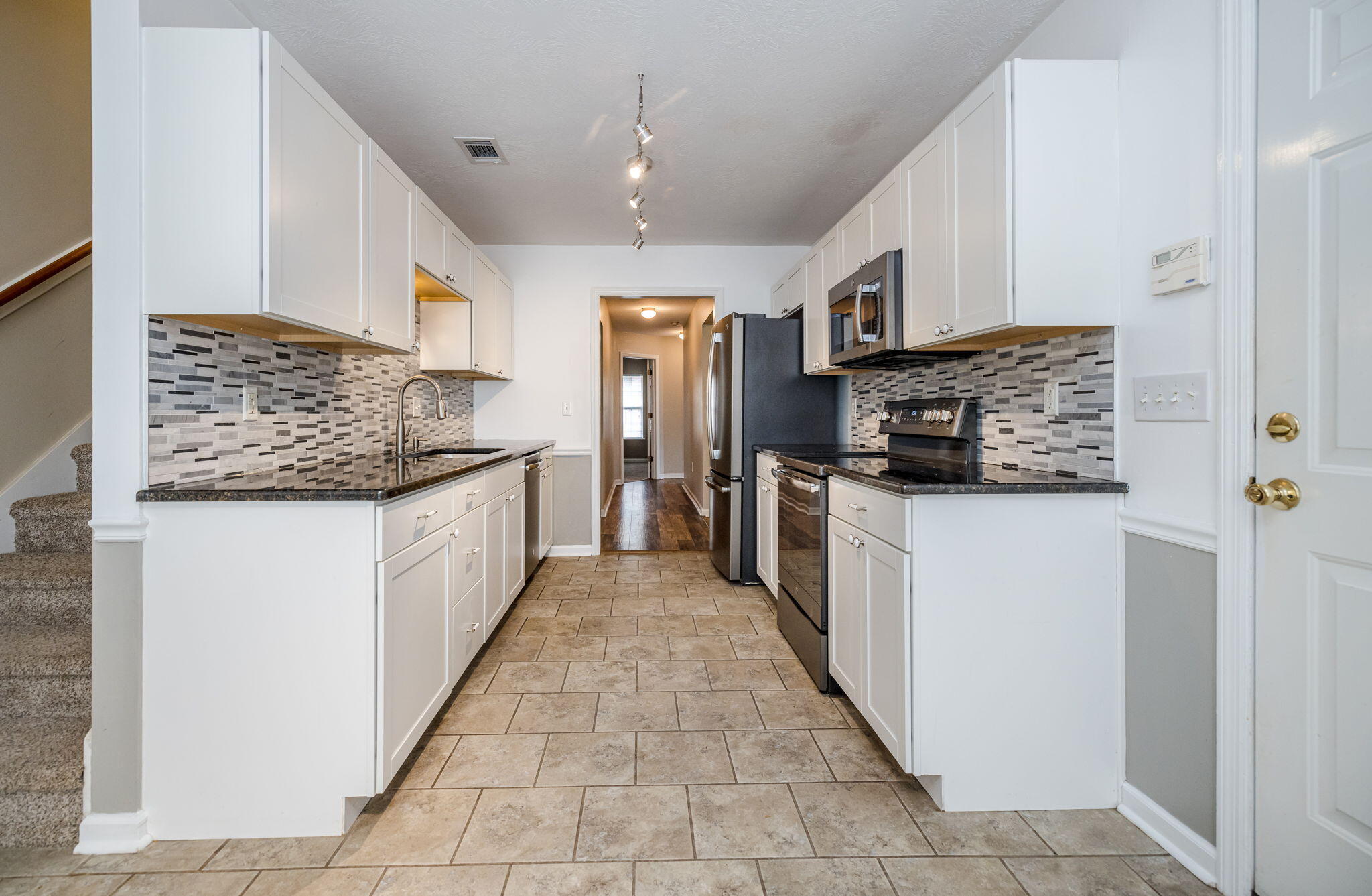 4562 COUNTRY GLEN Circle