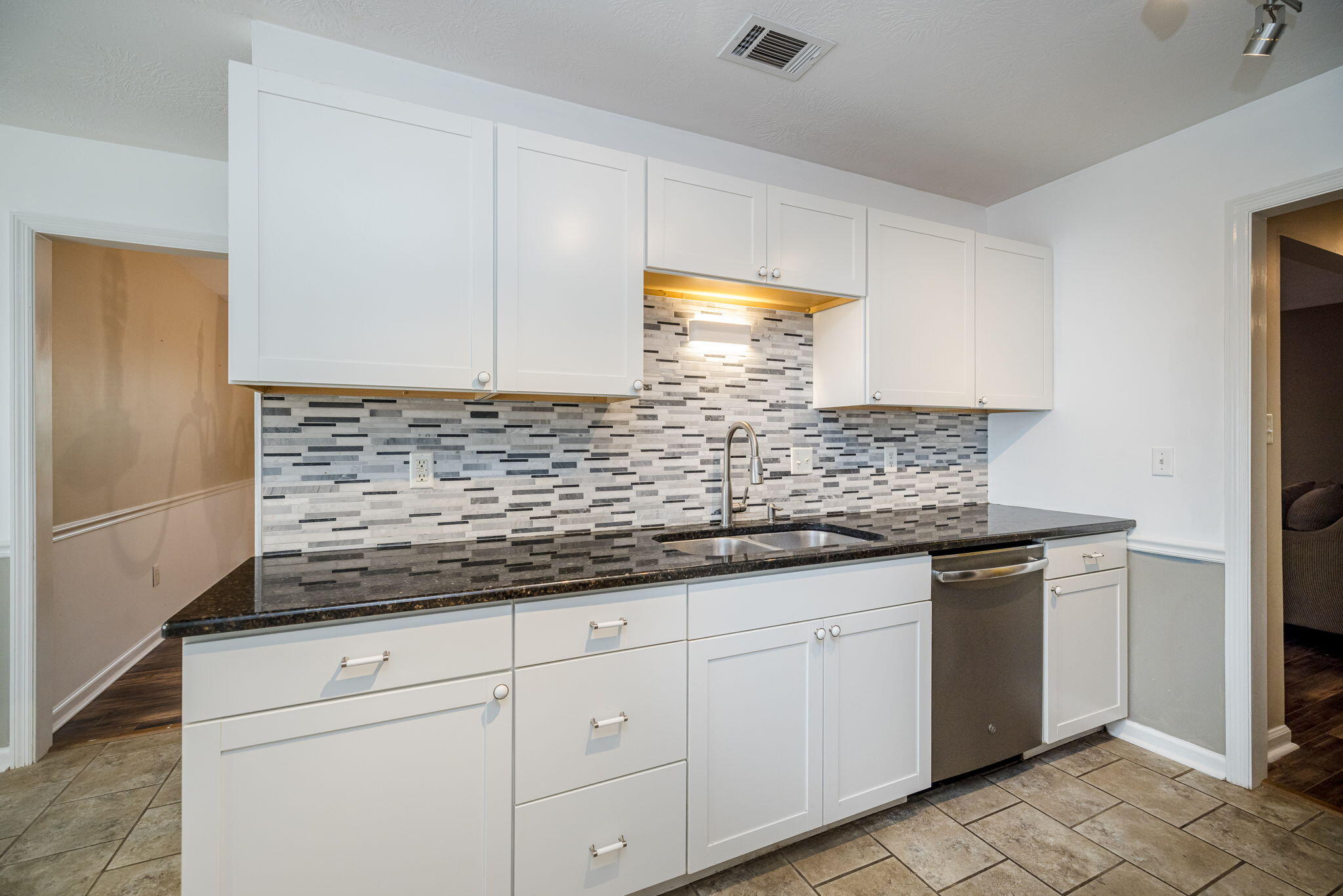 4562 COUNTRY GLEN Circle