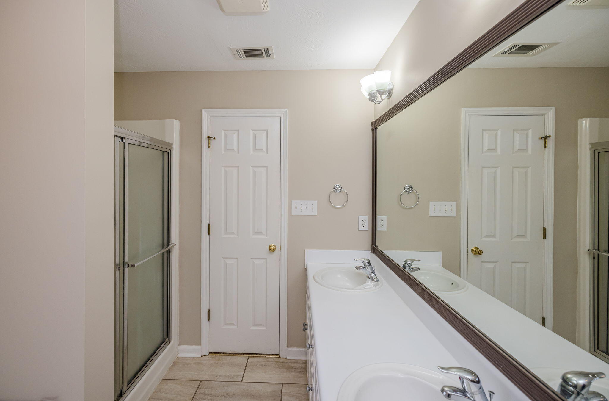 4562 COUNTRY GLEN Circle