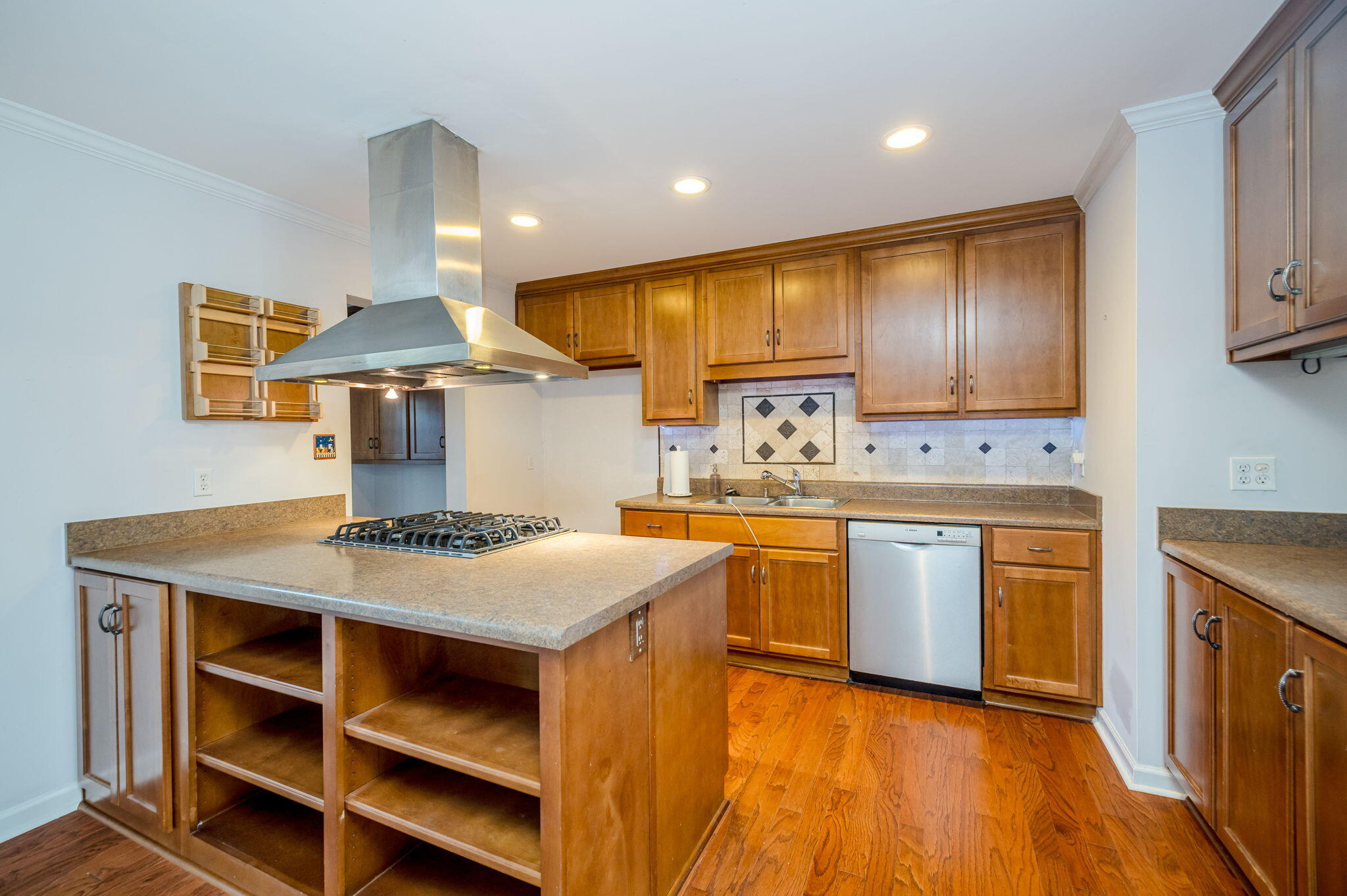 1206 SANDE HILL Place