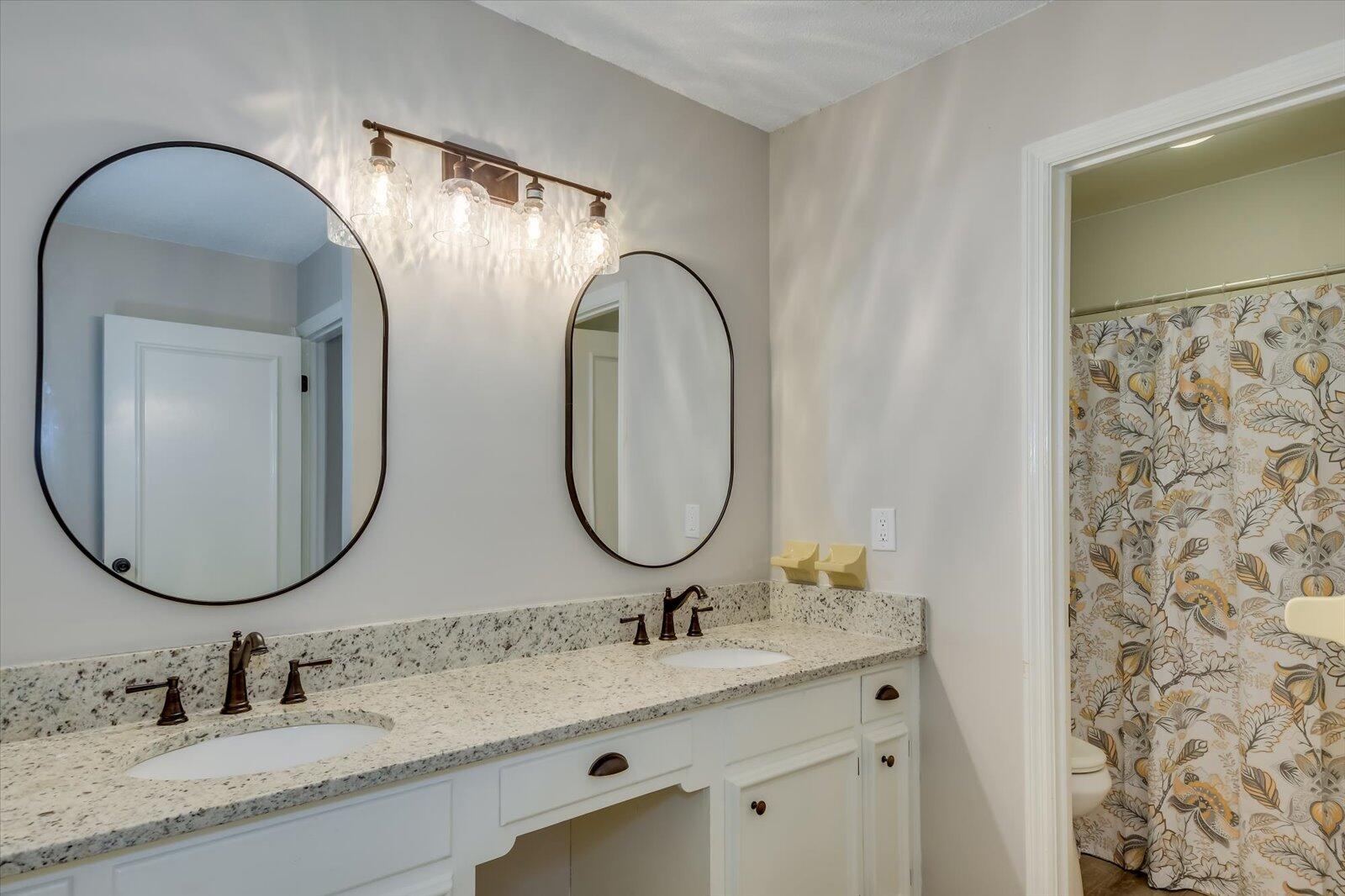 755 HICKORY OAK Hollow