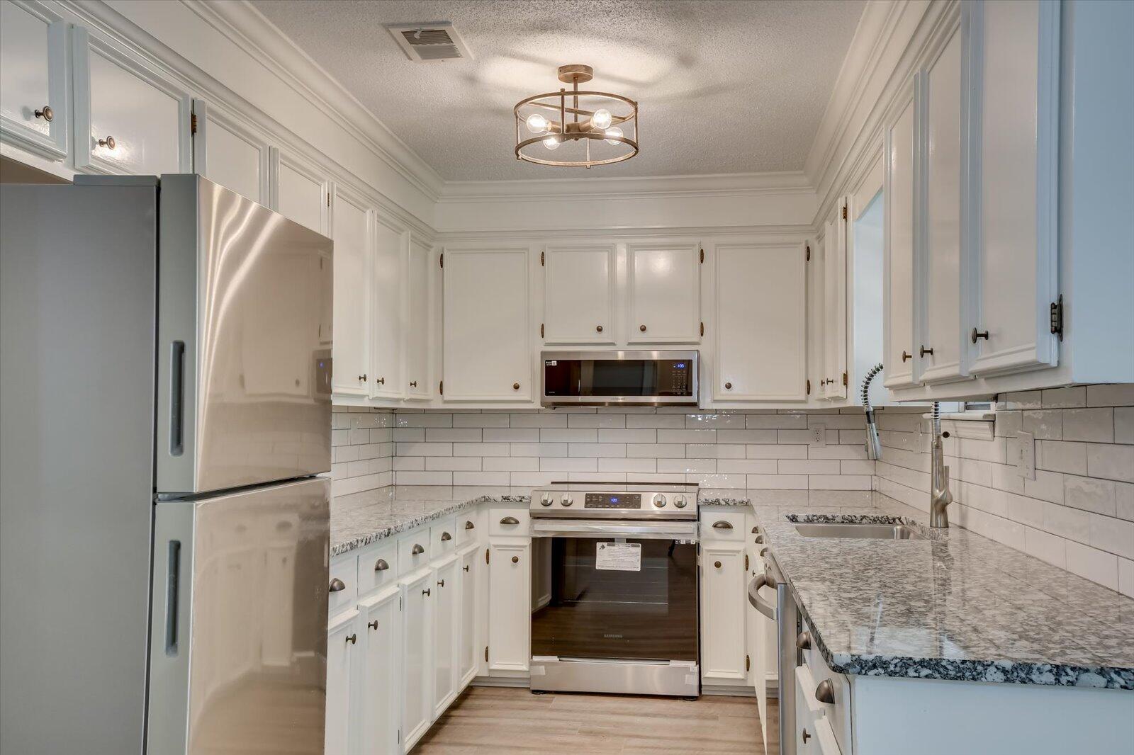 755 HICKORY OAK Hollow