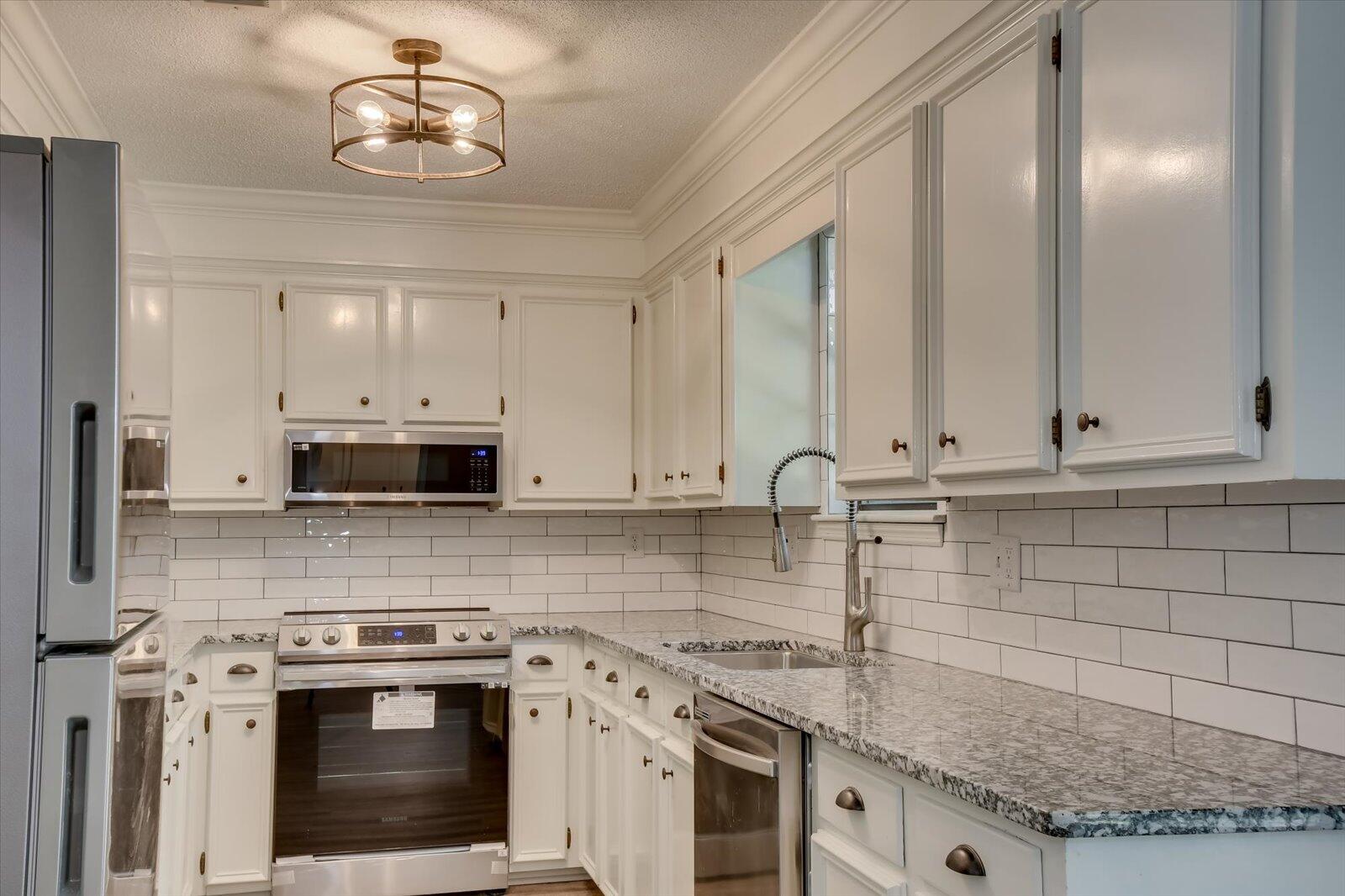 755 HICKORY OAK Hollow