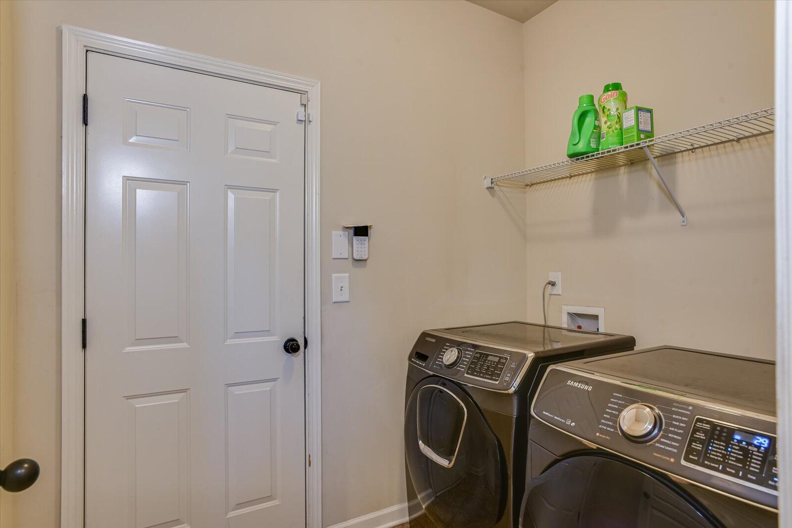 864 ROLLO DOMINO Circle