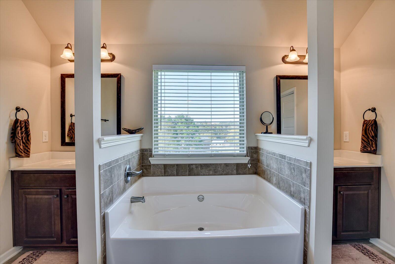 864 ROLLO DOMINO Circle