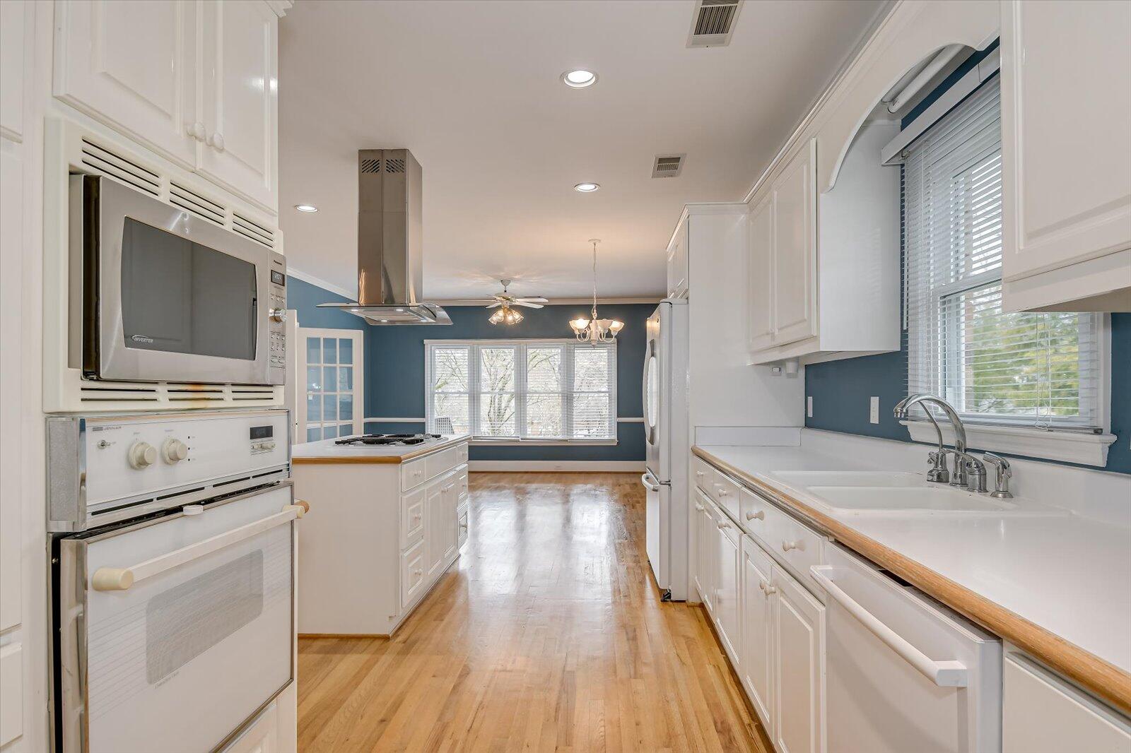 793 SPARKLEBERRY Road